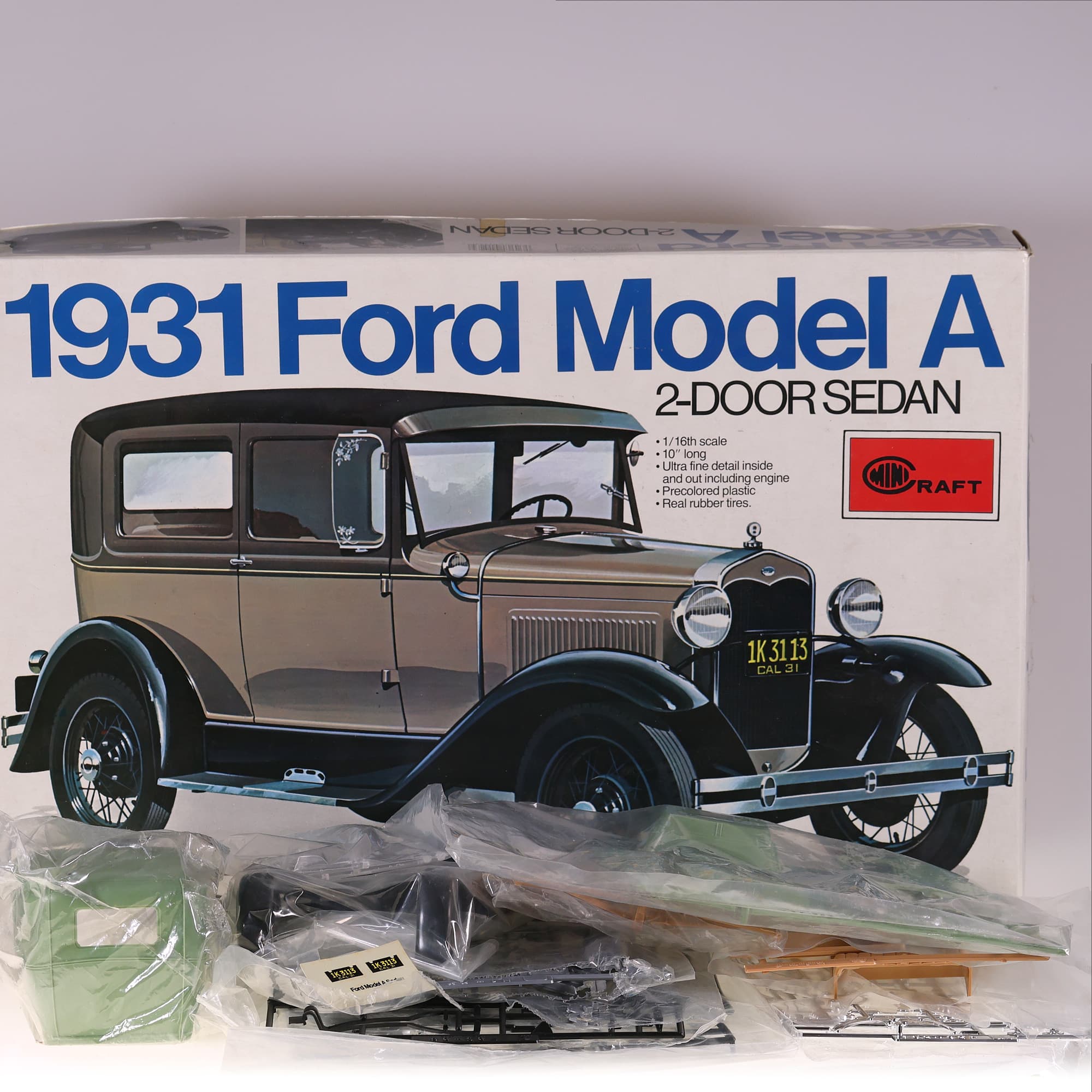 Minicraft 1523 Ford Model A 2-Door Sedan 1931 1/16 avec boîte