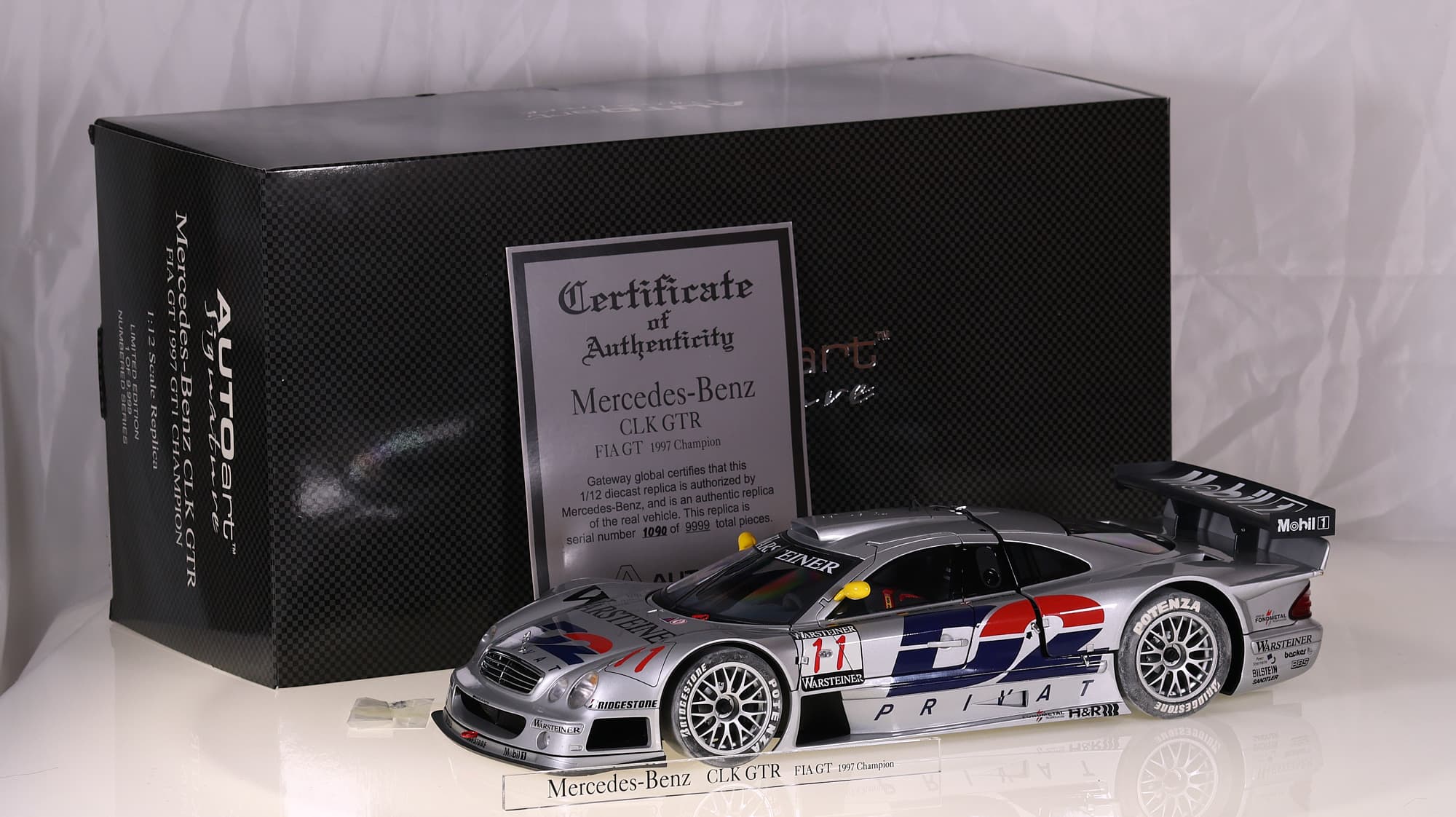 Autoart signature 12001 Mercedes-Benz CLK GTR FIA GT 1997 Champion #11 1997 1/12
