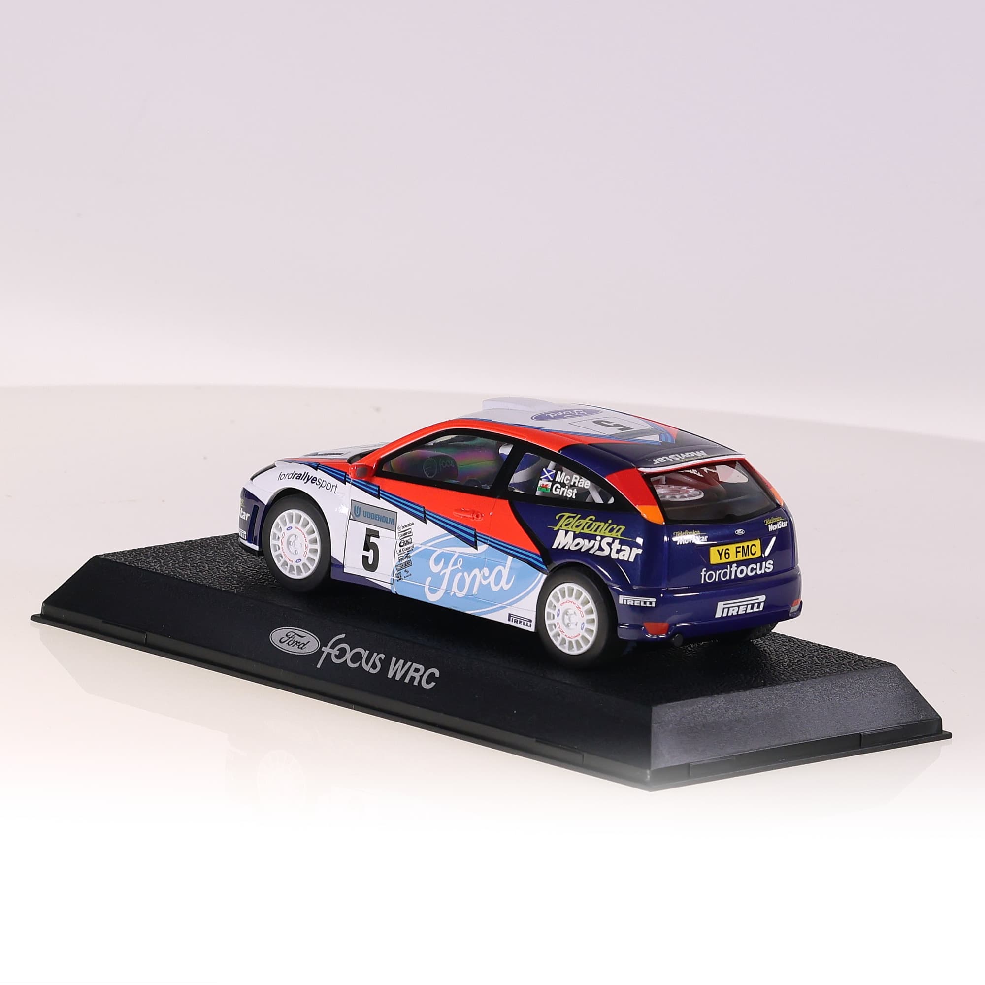 Scalextric Ford Focus WRC Course Bicolore 1/32slot car avec boîte — miniature 3