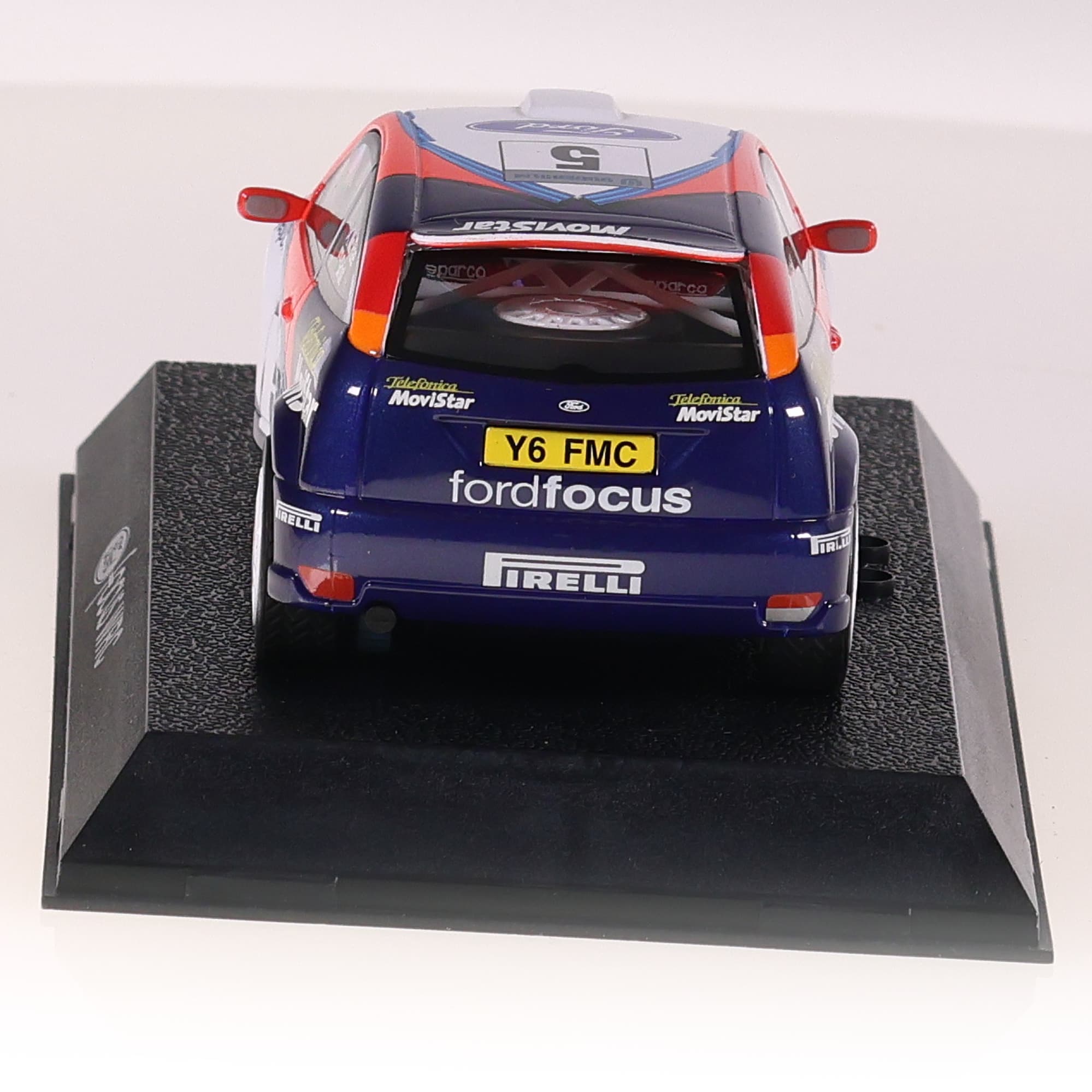 Scalextric Ford Focus WRC Course Bicolore 1/32slot car avec boîte — miniature 4
