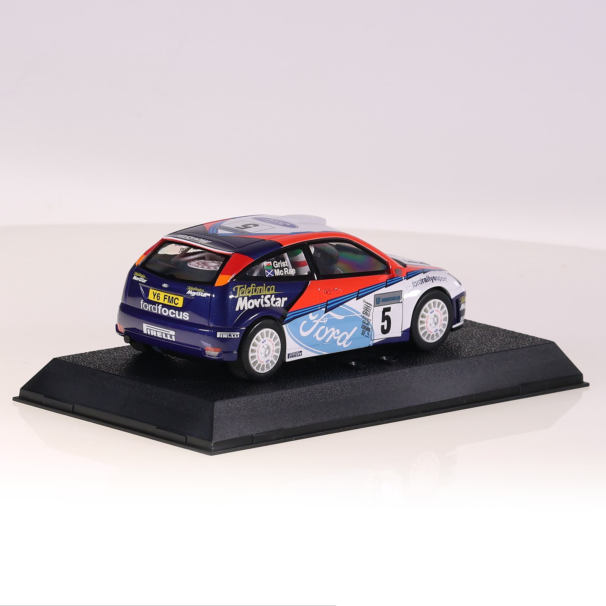 Scalextric Ford Focus WRC Course Bicolore 1/32slot car avec boîte — miniature 5