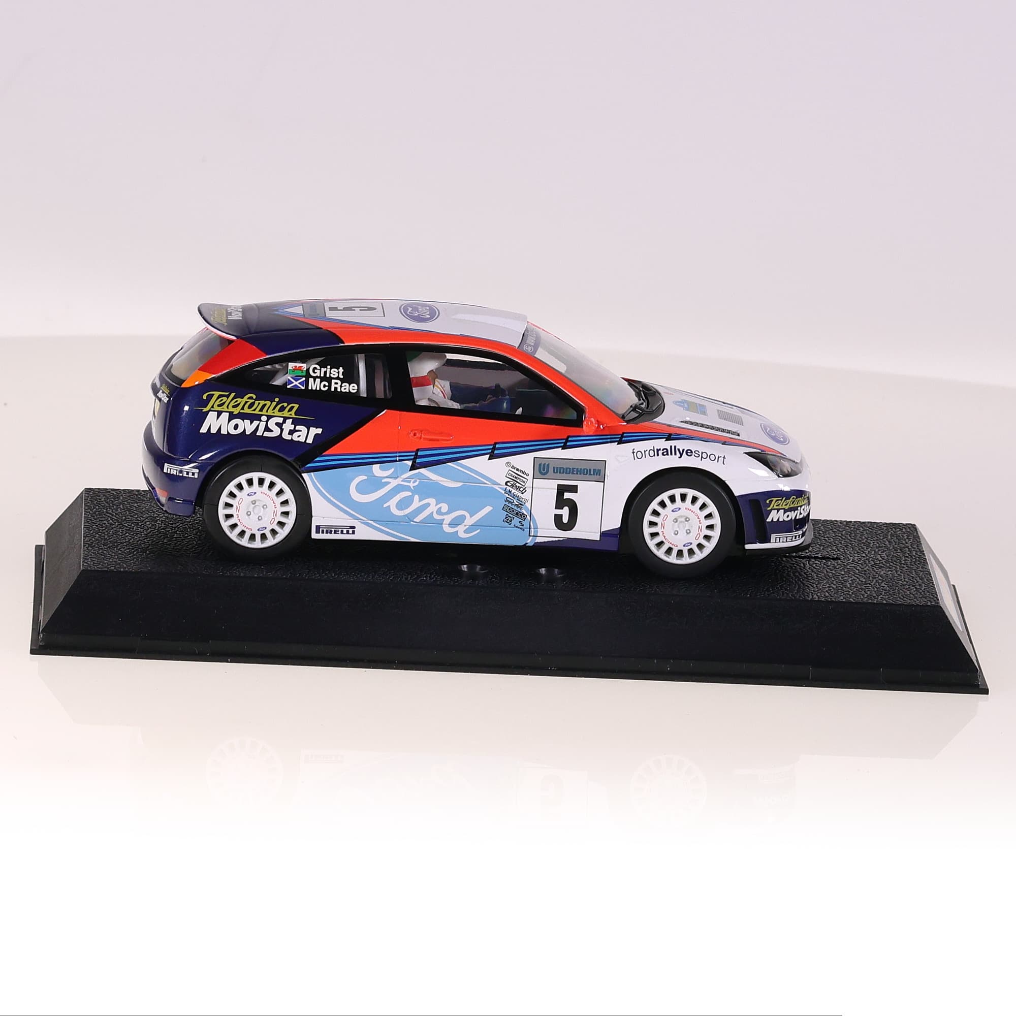 Scalextric Ford Focus WRC Course Bicolore 1/32slot car avec boîte — miniature 6