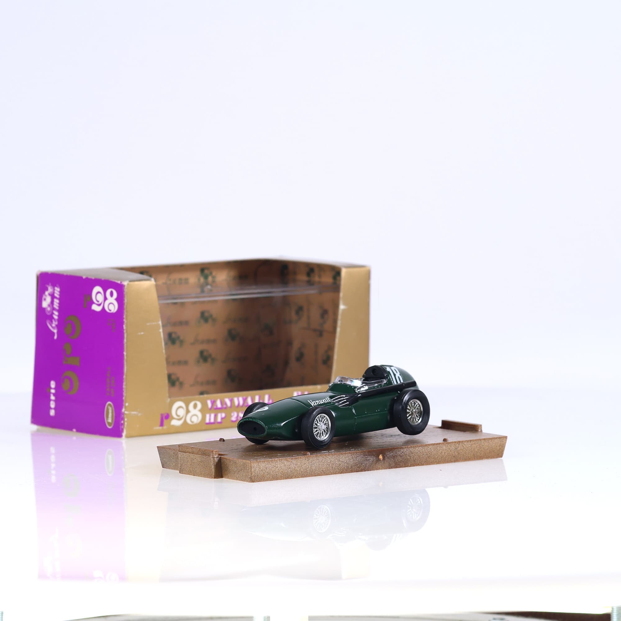 Brumm r98 Vanwall HP 285 F1 1957 #18 1957 1/43 Vert avec boîte