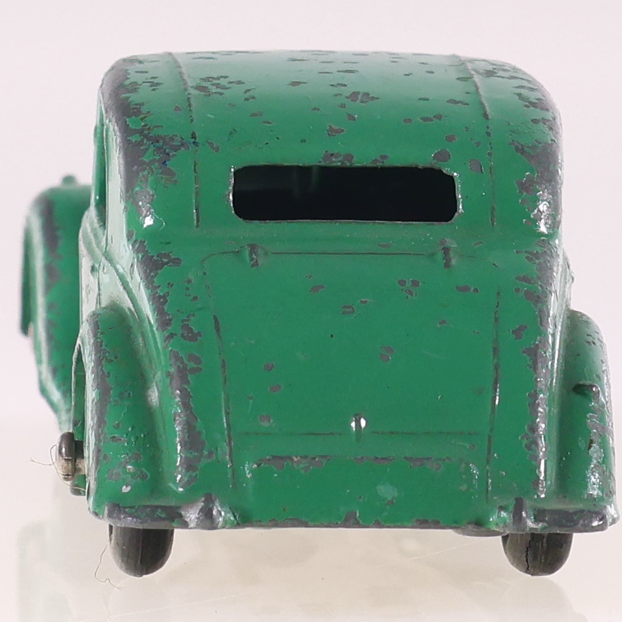 Dinky Toys 40 A Riley saloon 1/43 Vert Grade B sans boîte — miniature 4