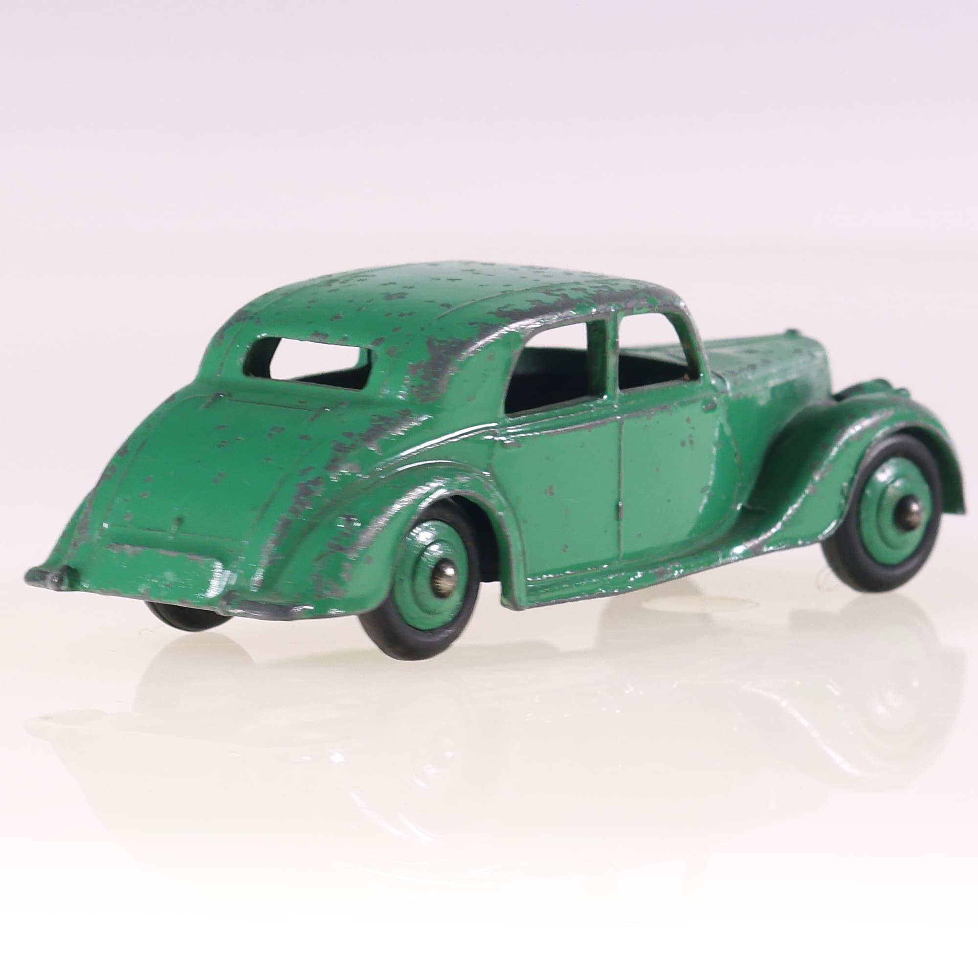 Dinky Toys 40 A Riley saloon 1/43 Vert Grade B sans boîte — miniature 5