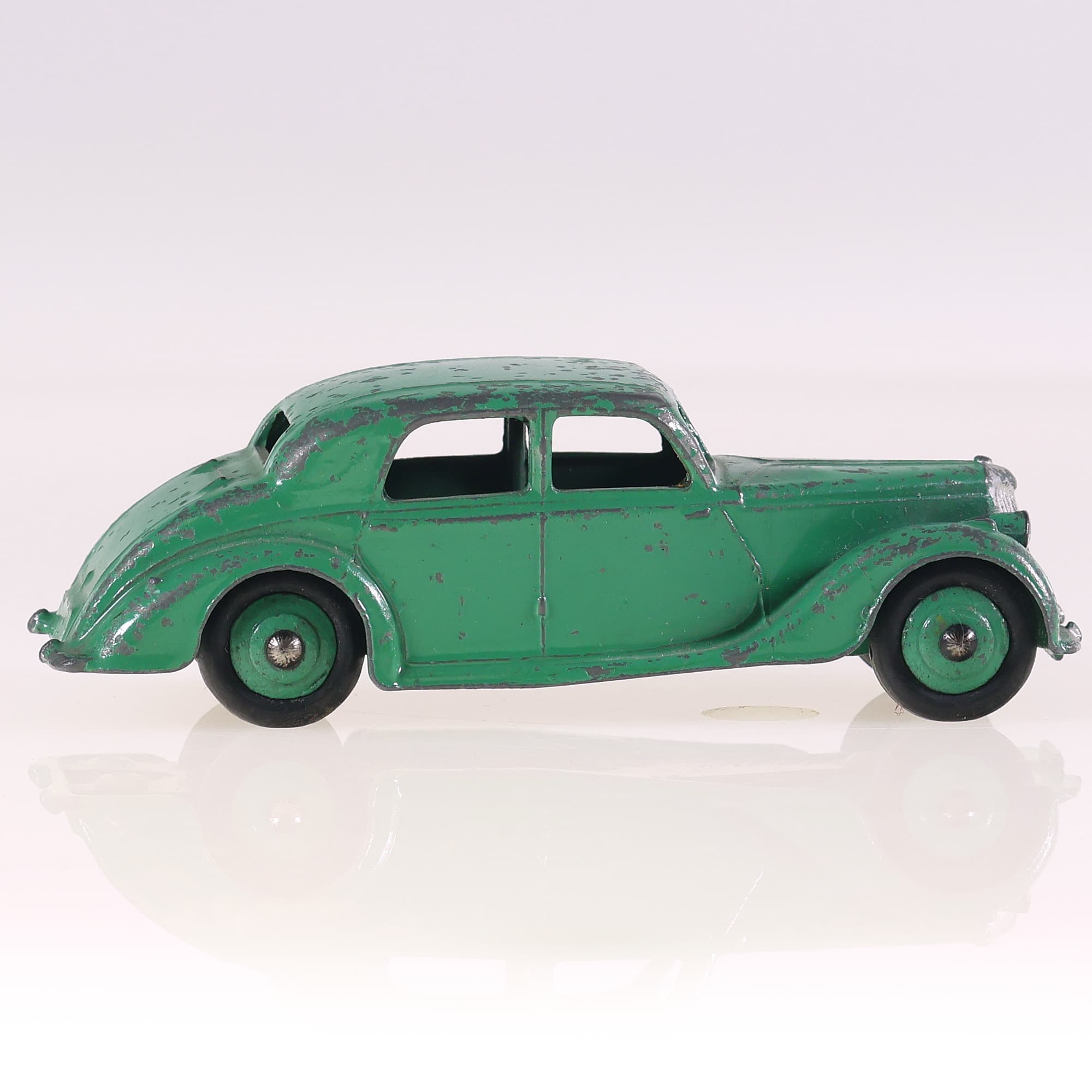 Dinky Toys 40 A Riley saloon 1/43 Vert Grade B sans boîte — miniature 6