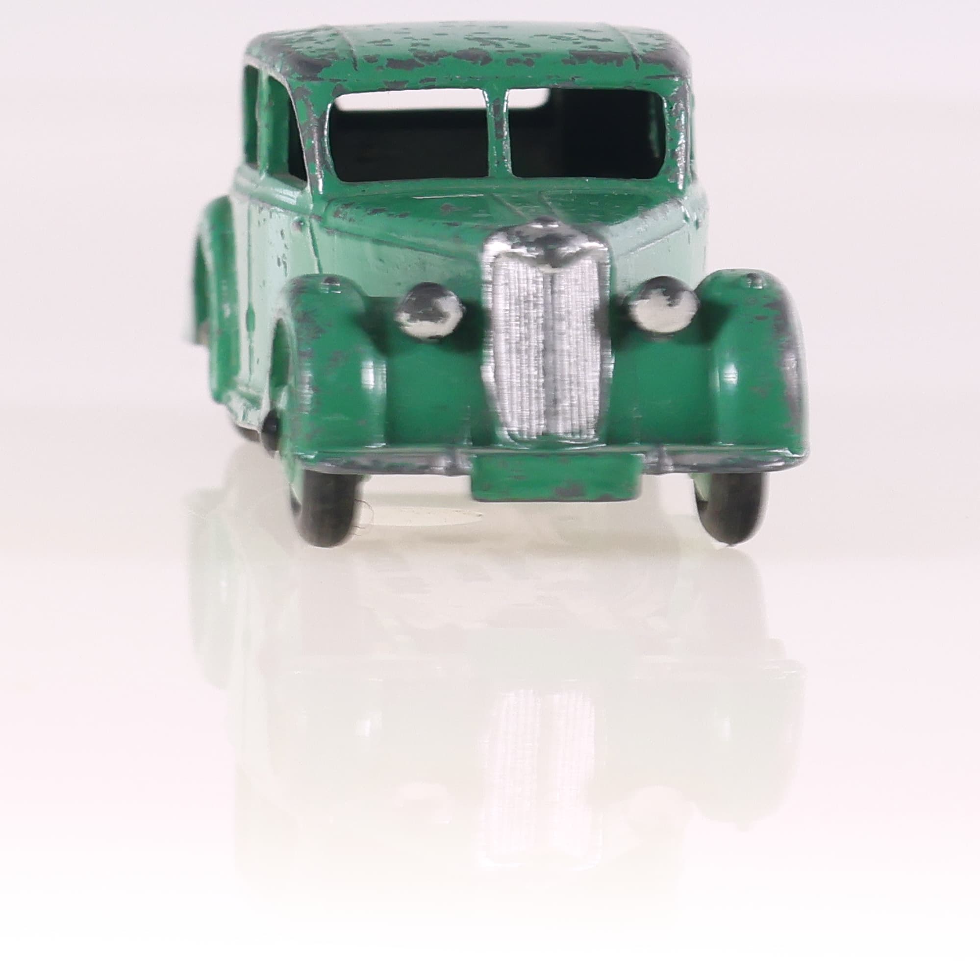 Dinky Toys 40 A Riley saloon 1/43 Vert Grade B sans boîte — miniature 8