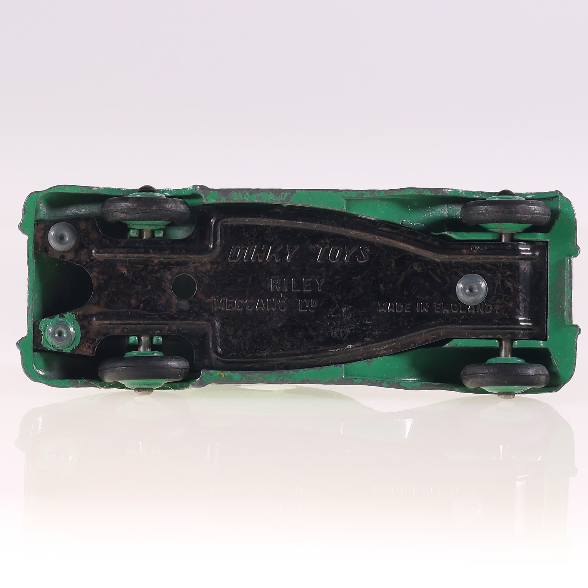 Dinky Toys 40 A Riley saloon 1/43 Vert Grade B sans boîte — miniature 9