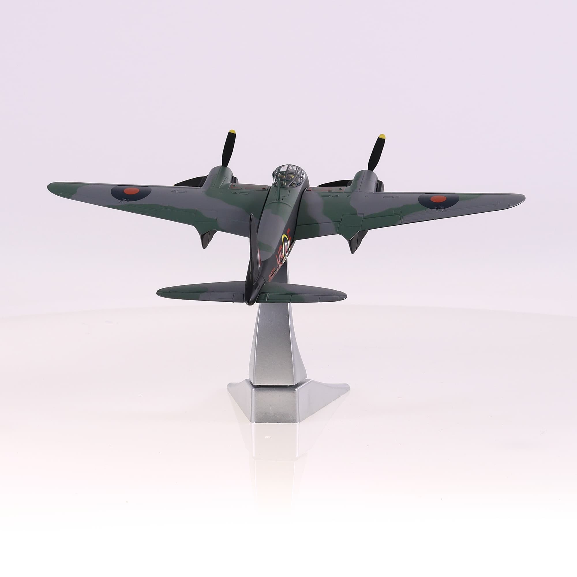 Corgi AA32801 De Havilland Mosquito B IV  DK333/HS-F 'Grim Reaper' RAF 109 Squad — miniature 4