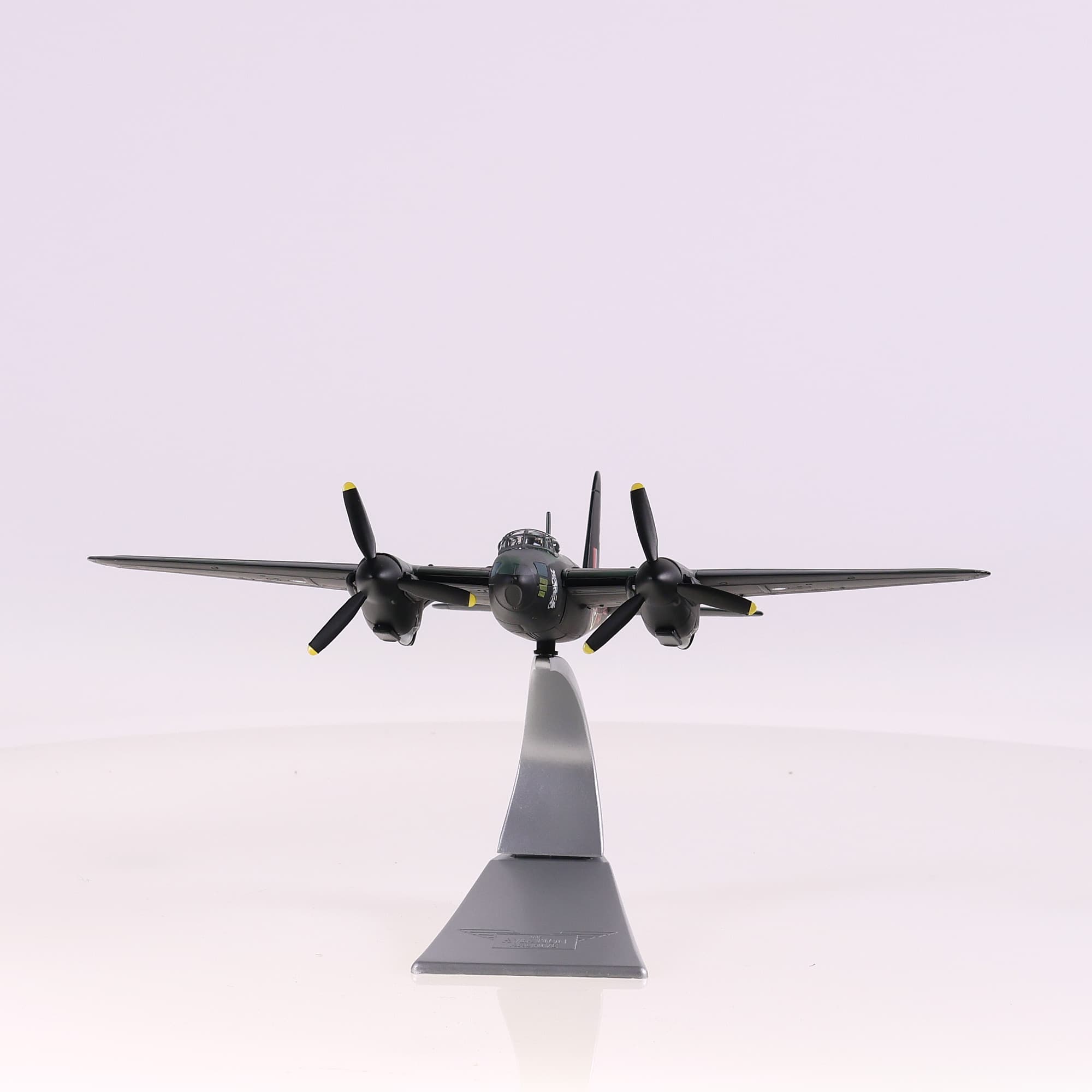 Corgi AA32801 De Havilland Mosquito B IV  DK333/HS-F 'Grim Reaper' RAF 109 Squad — miniature 8
