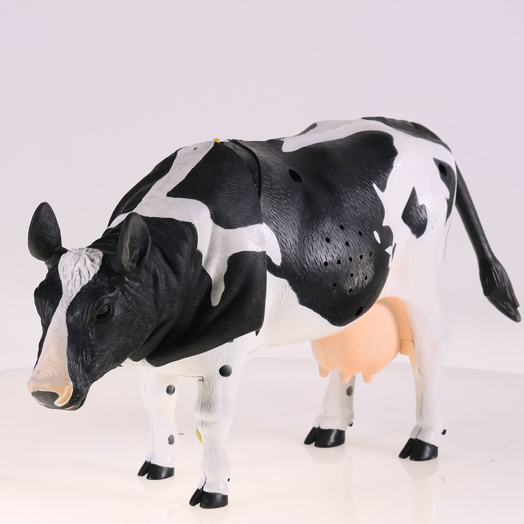 WowWee Animal Tronics - Animals of the Barn Yard the Holstein Cow avec boîte — miniature 9