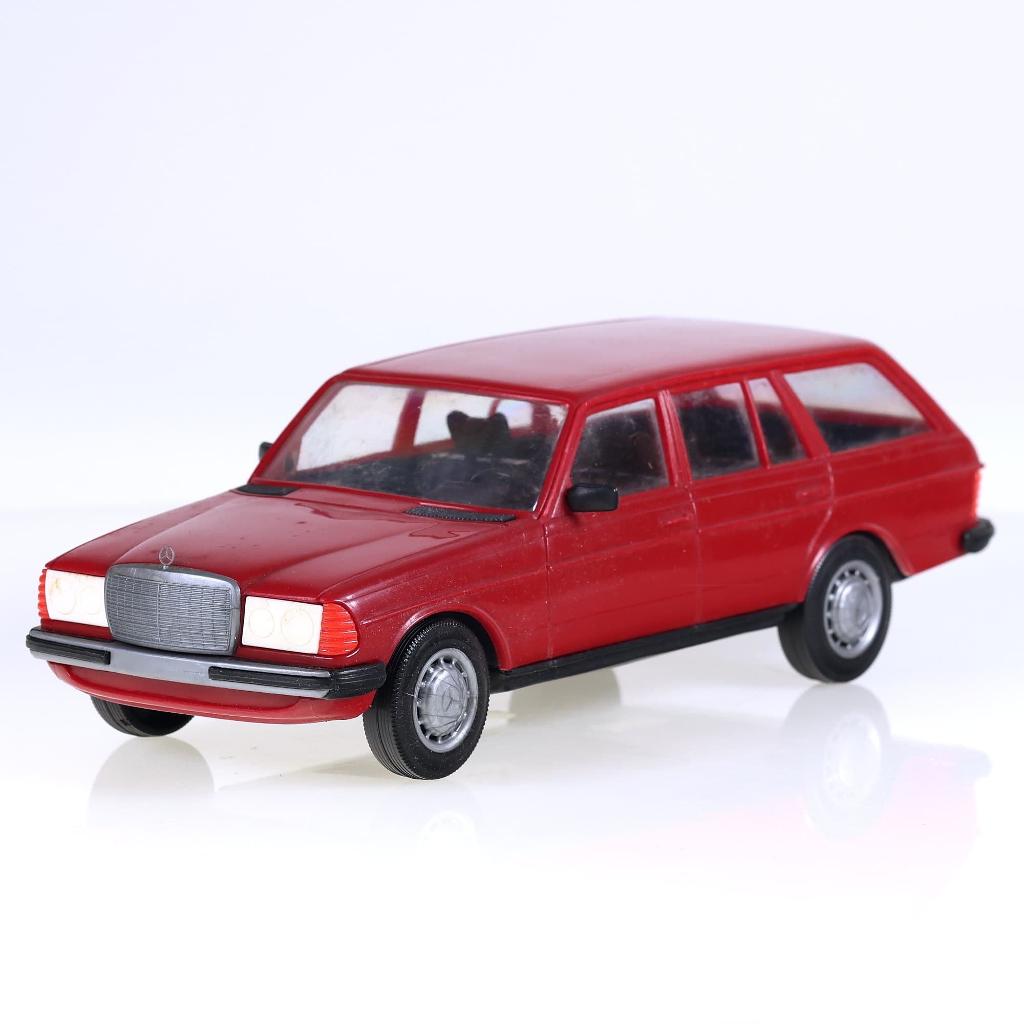 Stahlberg Mercedes-Benz 240 break 23 cm Rouge — photo 1