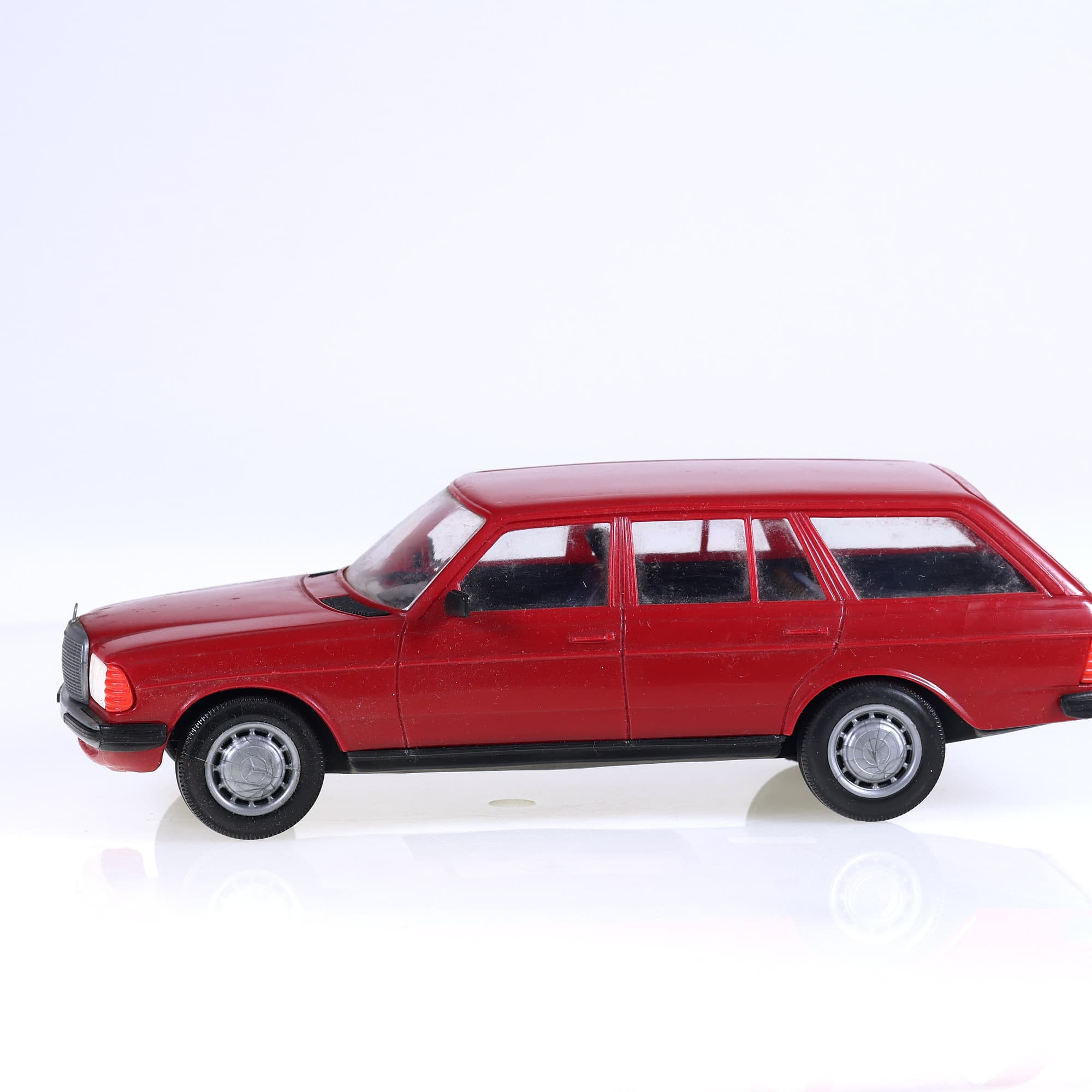 Stahlberg Mercedes-Benz 240 break 23 cm Rouge — miniature 2