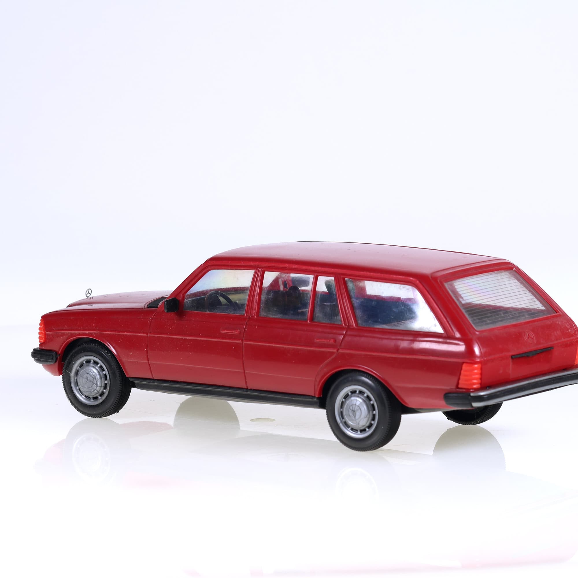 Stahlberg Mercedes-Benz 240 break 23 cm Rouge — miniature 3