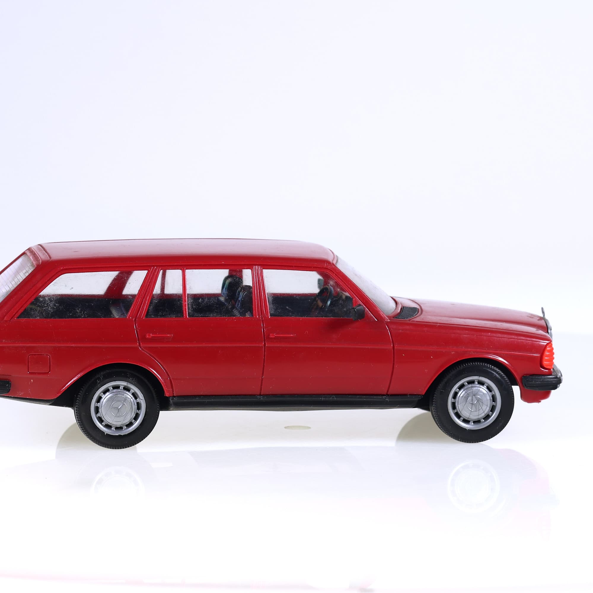 Stahlberg Mercedes-Benz 240 break 23 cm Rouge — miniature 6