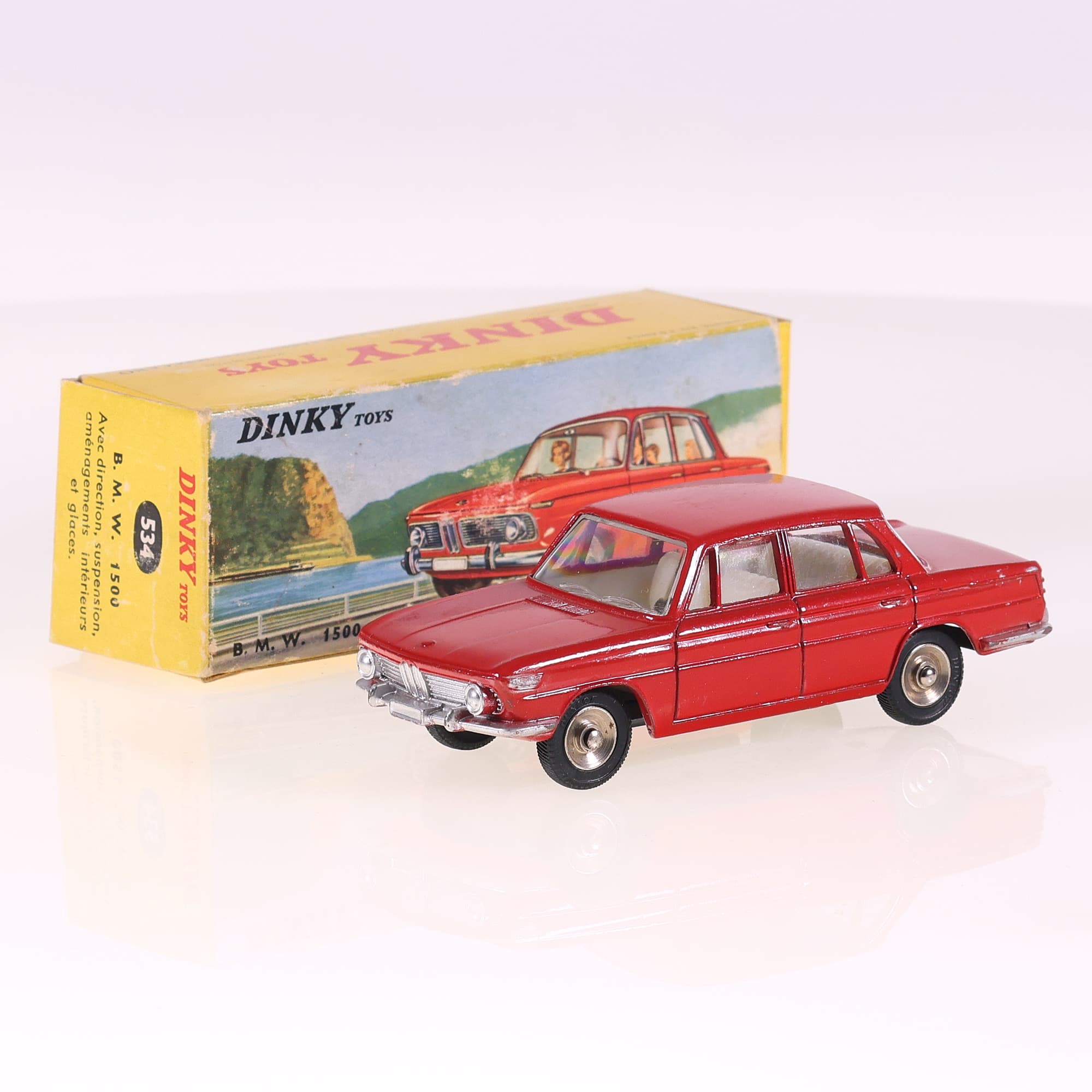 Dinky Toys F n°534 BMW 1500 1/43 rouge vif état A avec boîte