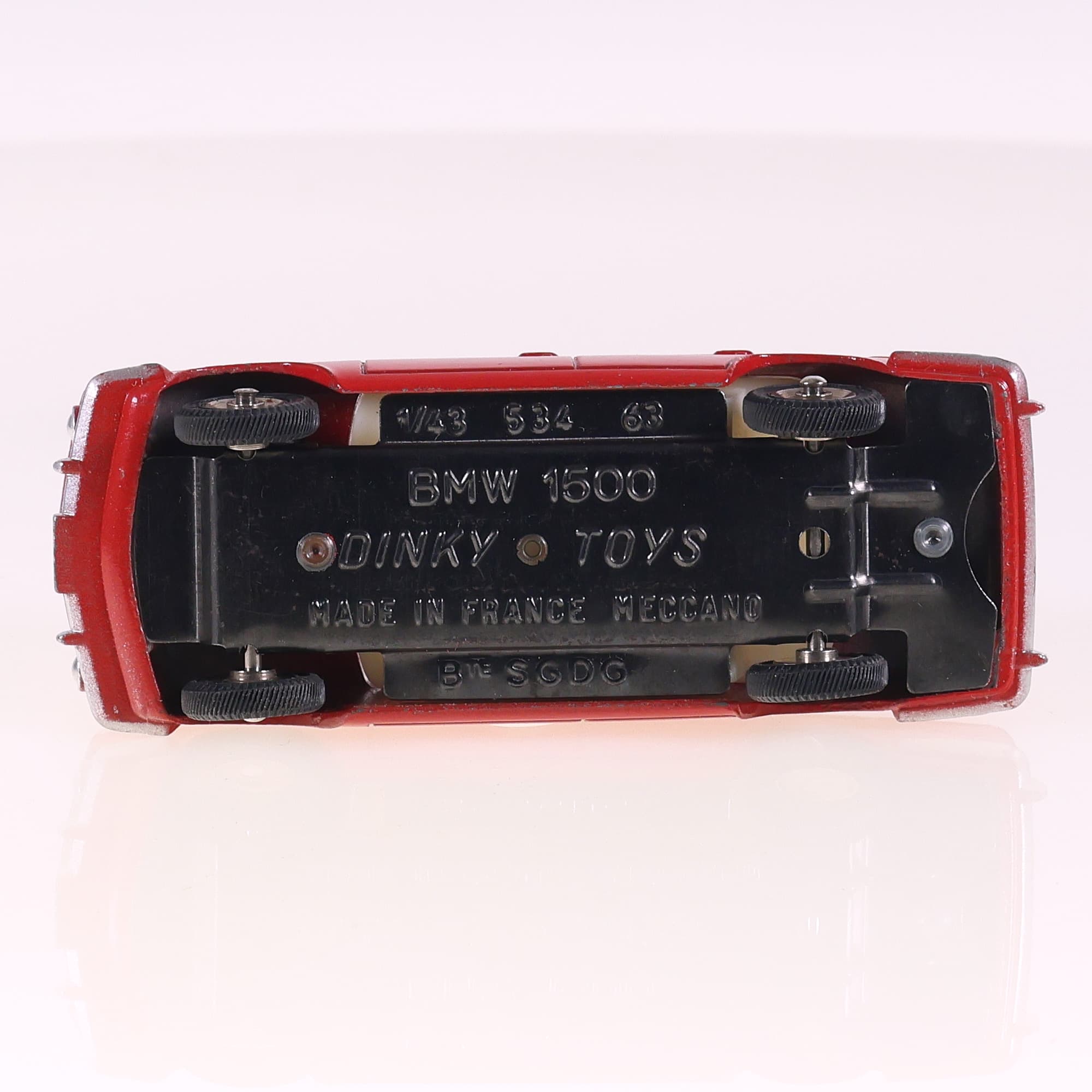 Dinky Toys F n°534 BMW 1500 1/43 rouge vif état A avec boîte — miniature 10
