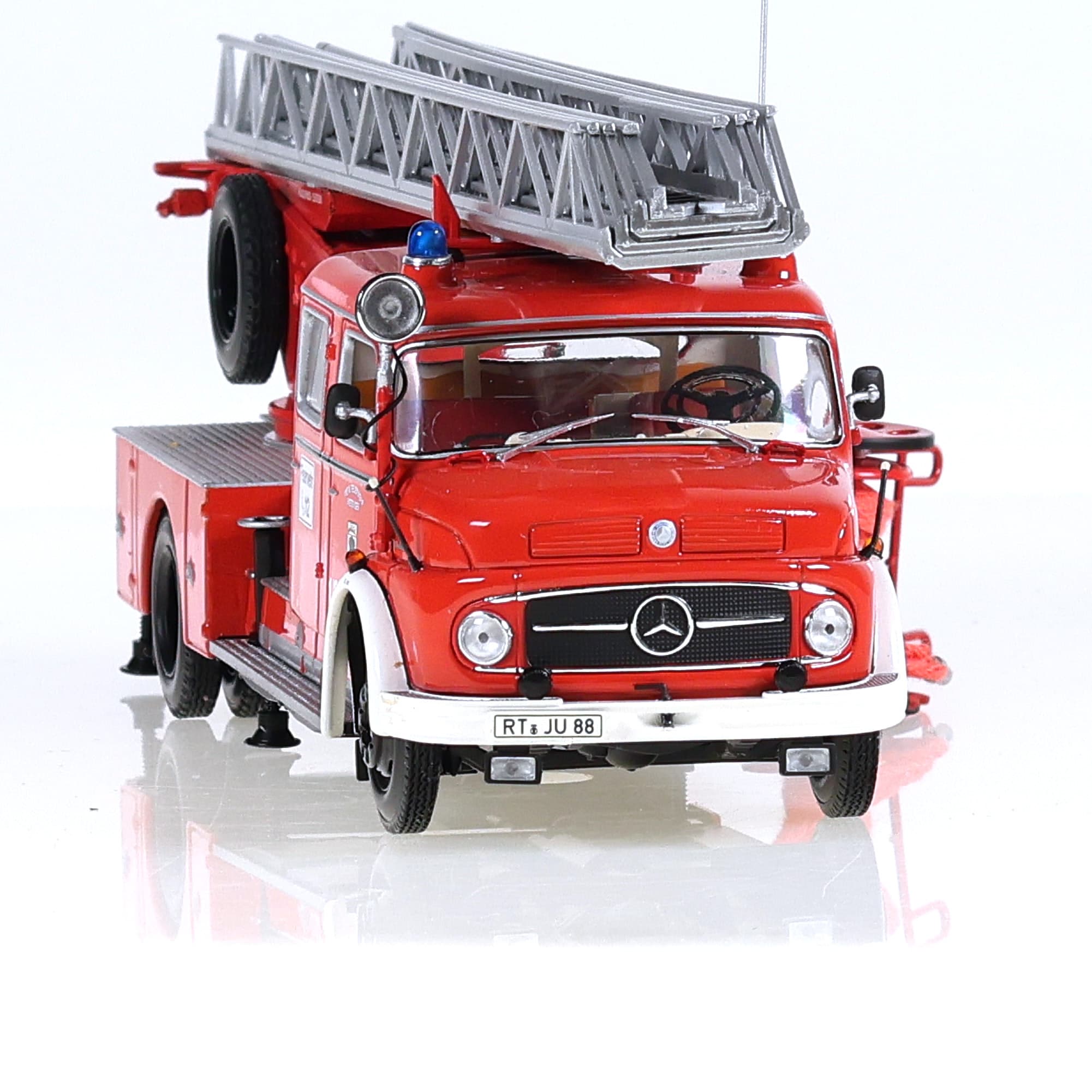 Minichamps - Mercedes-Benz 1113 Aerial Ladder 1966 1/43 — miniature 8