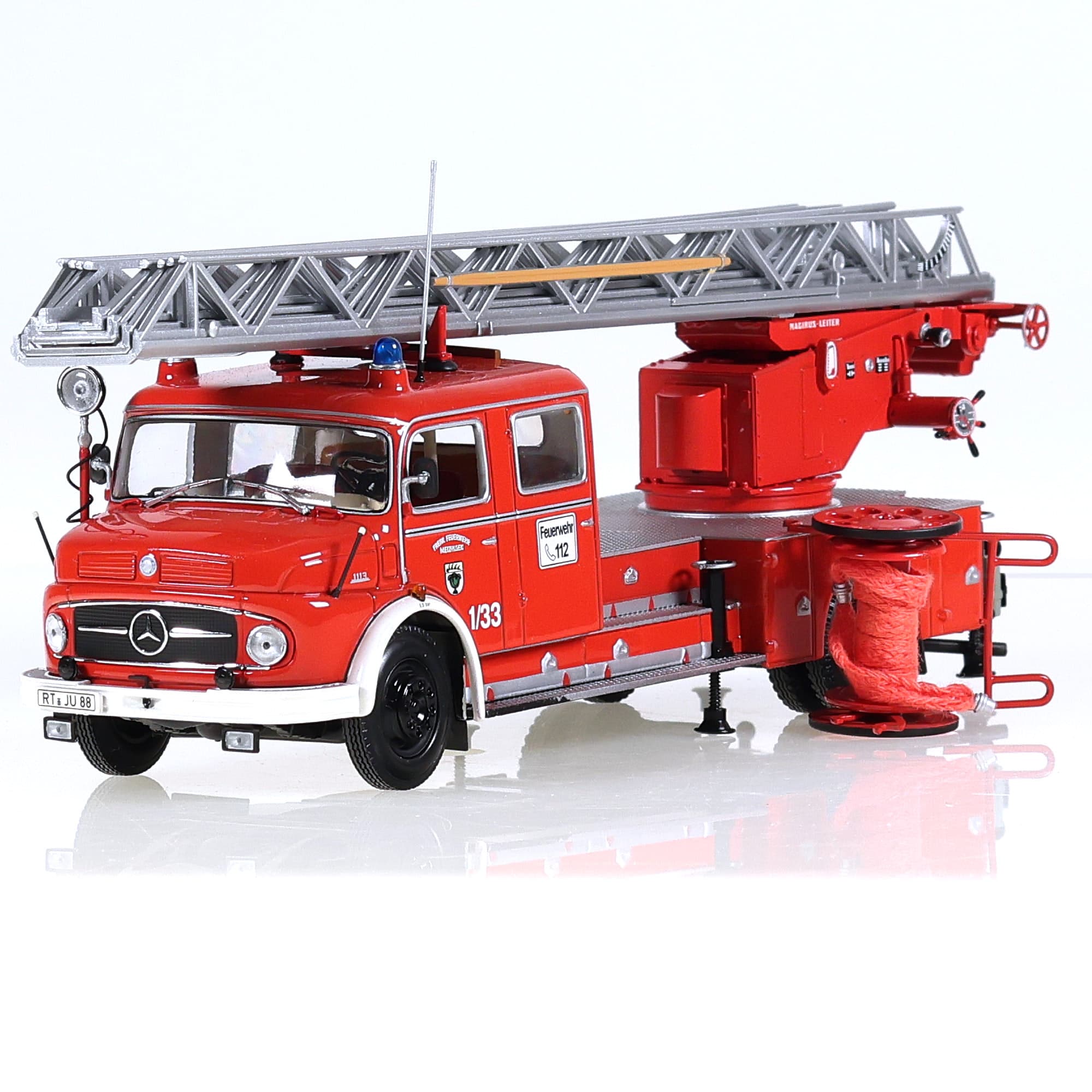 Minichamps - Mercedes-Benz 1113 Aerial Ladder 1966 1/43 — miniature 9