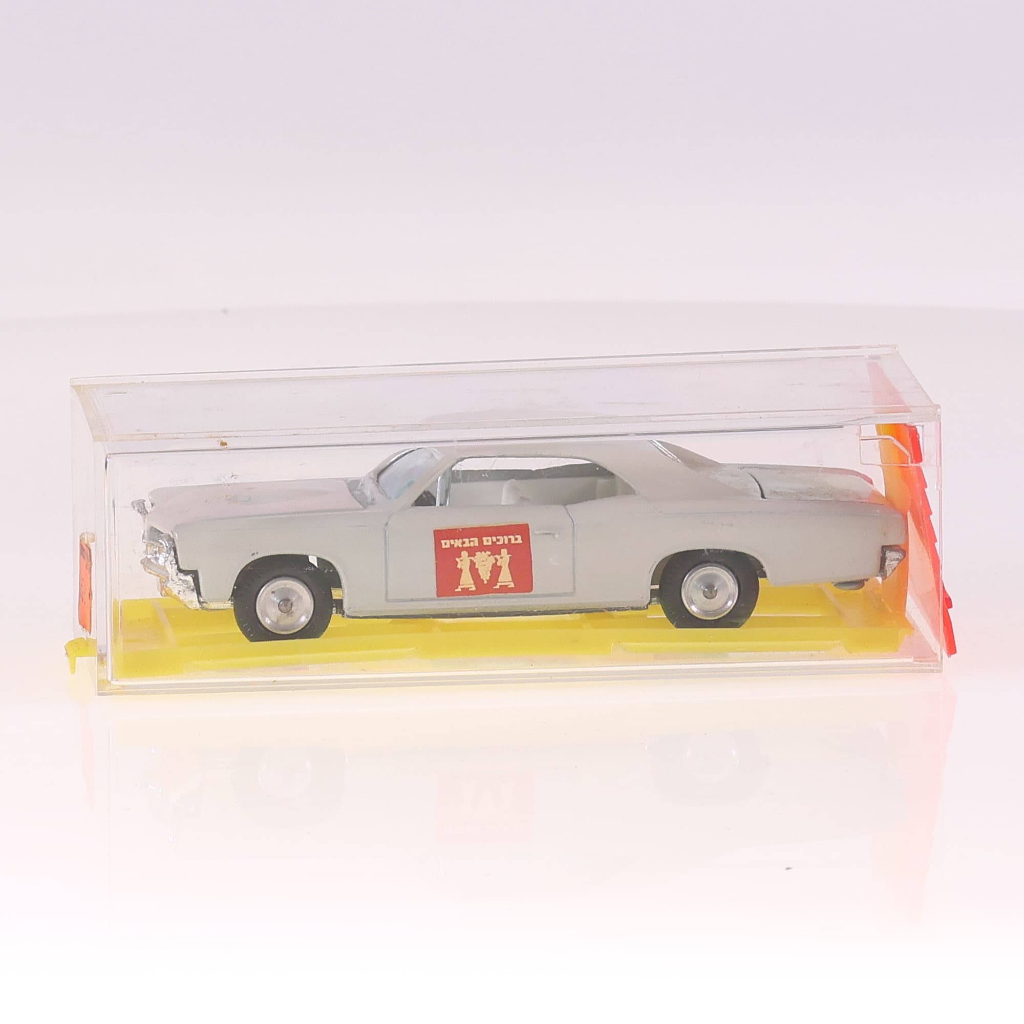 Gamda (Sabra) 8107 Made in Israel 8107 Pontiac GTO 11 cm Gris avec boîte — miniature 11