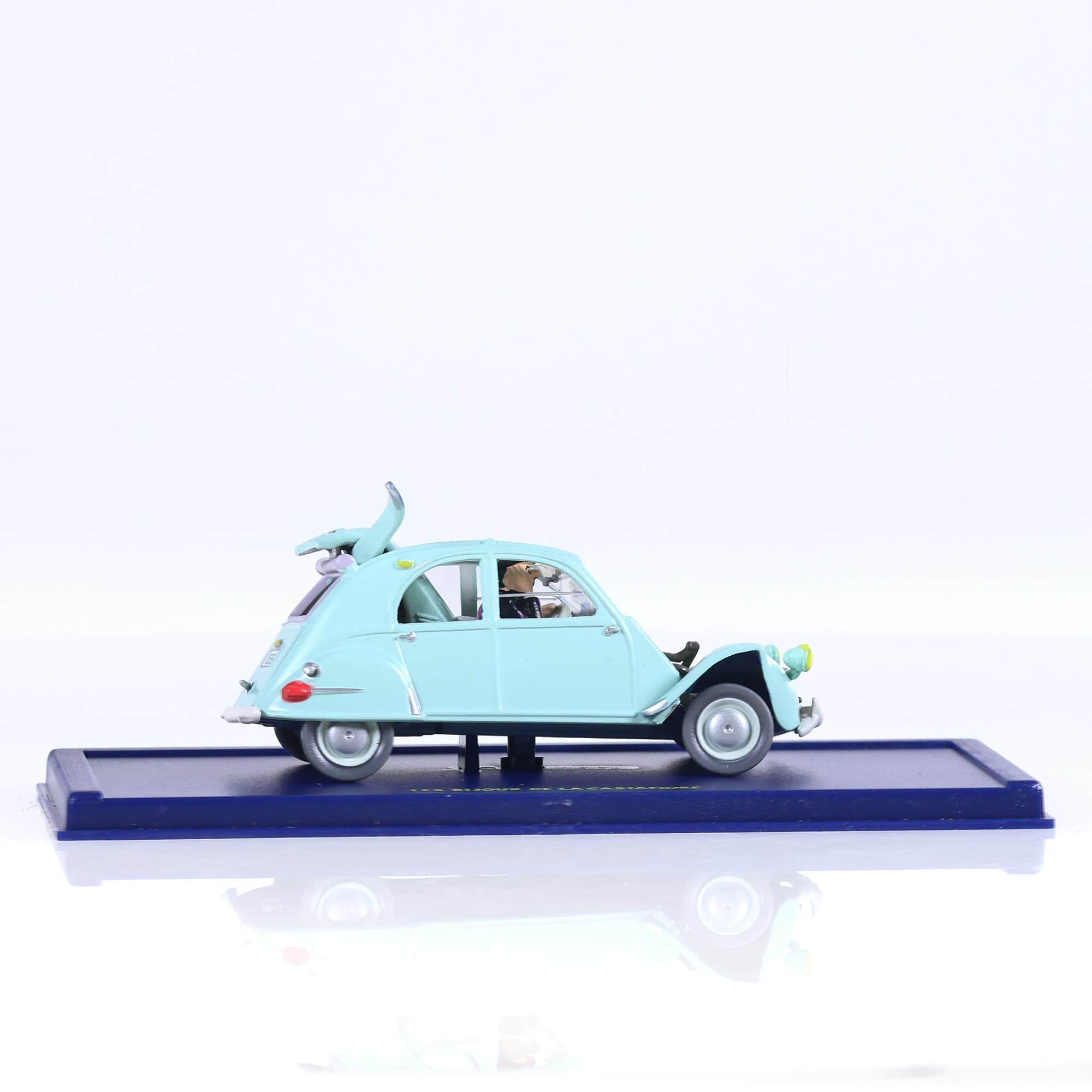 Atlas Citroën La 2CV emboutie - Bijoux de la Castafiore - Tintin 1/43  — miniature 6