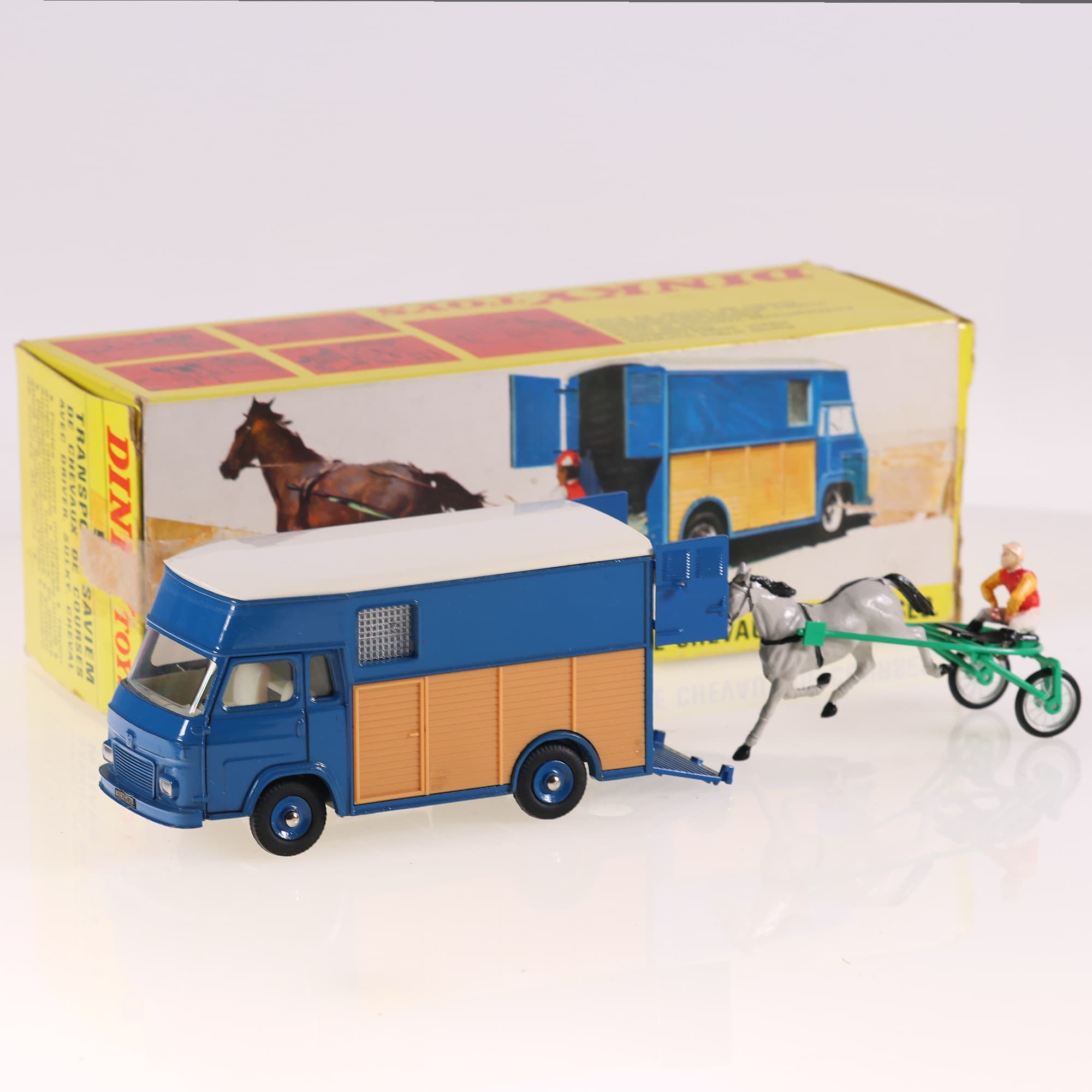 Dinky Toys 571 Saviem Transport de Chevaux de Courses avec Driver Sulky Cheval