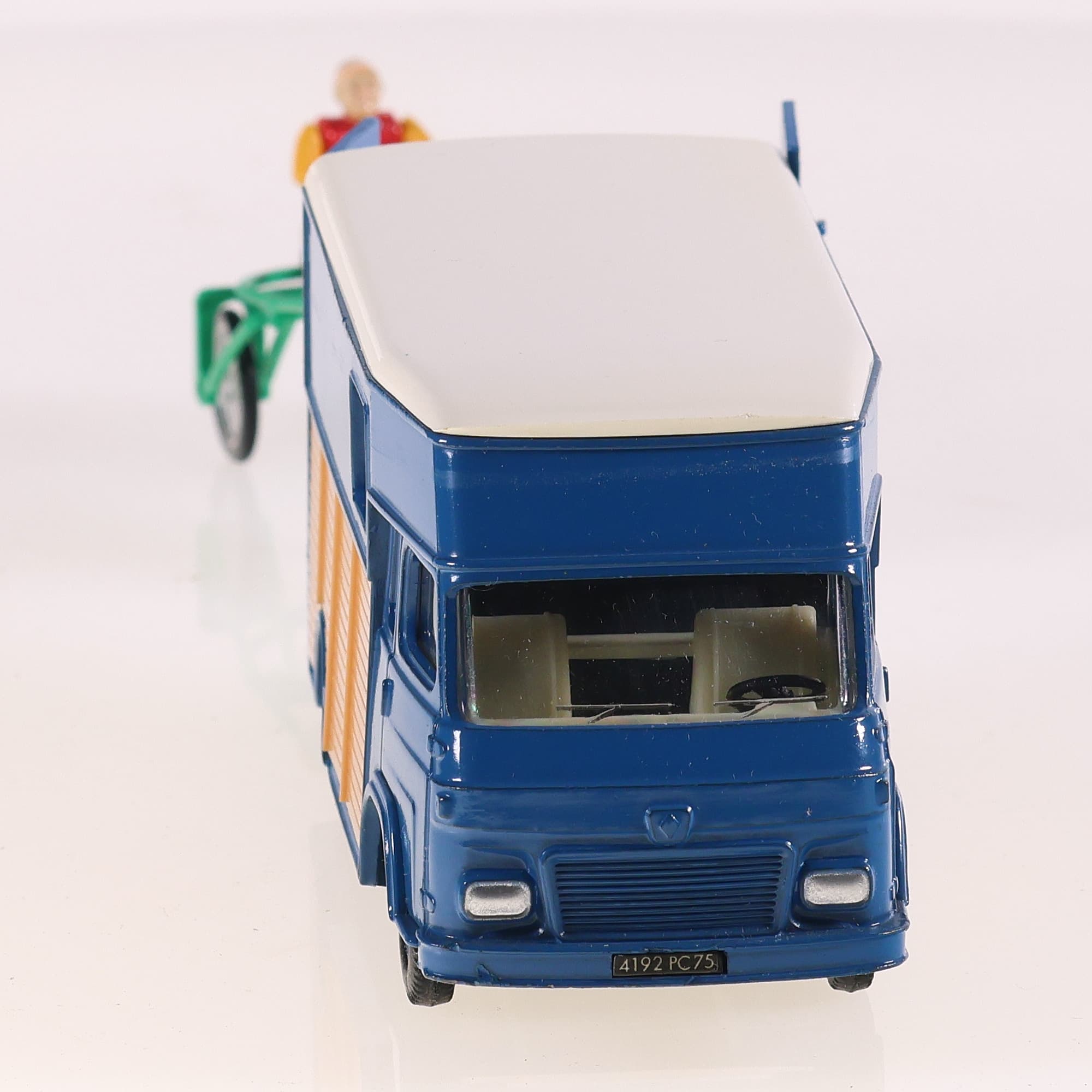 Dinky Toys 571 Saviem Transport de Chevaux de Courses avec Driver Sulky Cheval — miniature 9