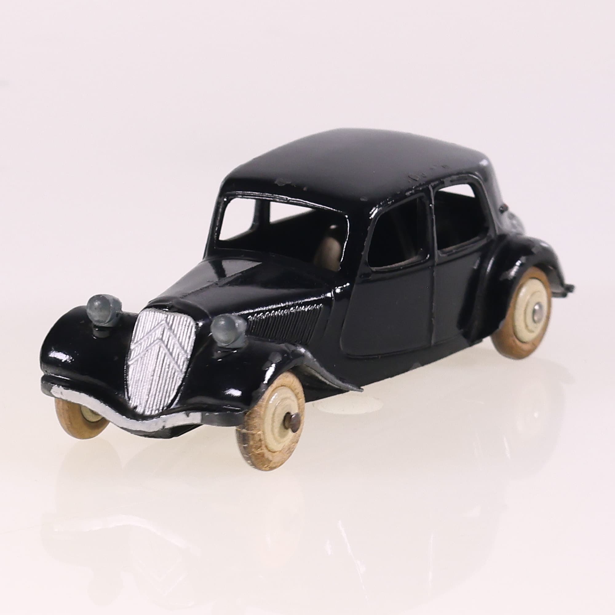 Dinky Toys 24N Citroën 11 BL 1/43 Noir Grade B sans boîte — photo 1