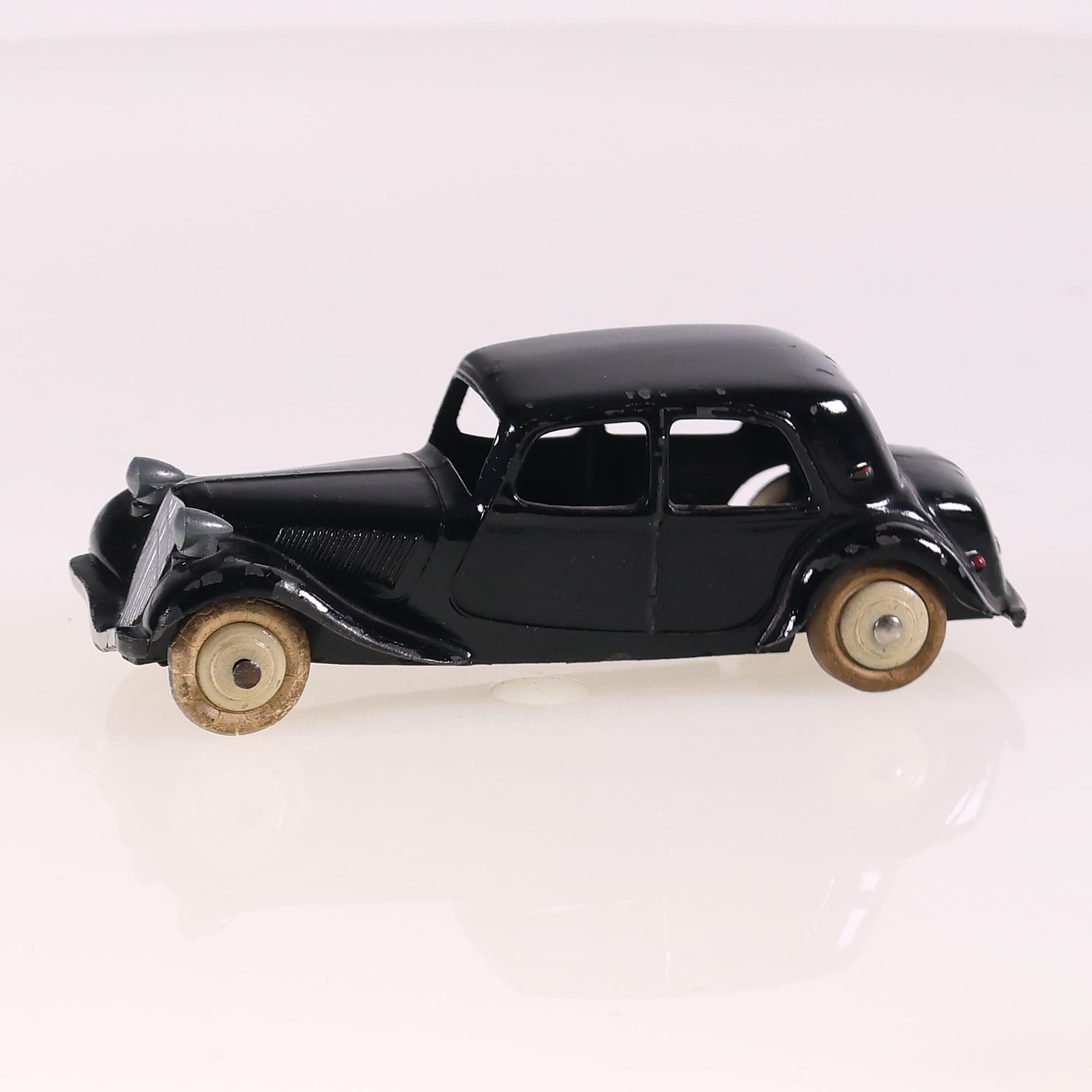 Dinky Toys 24N Citroën 11 BL 1/43 Noir Grade B sans boîte — miniature 2