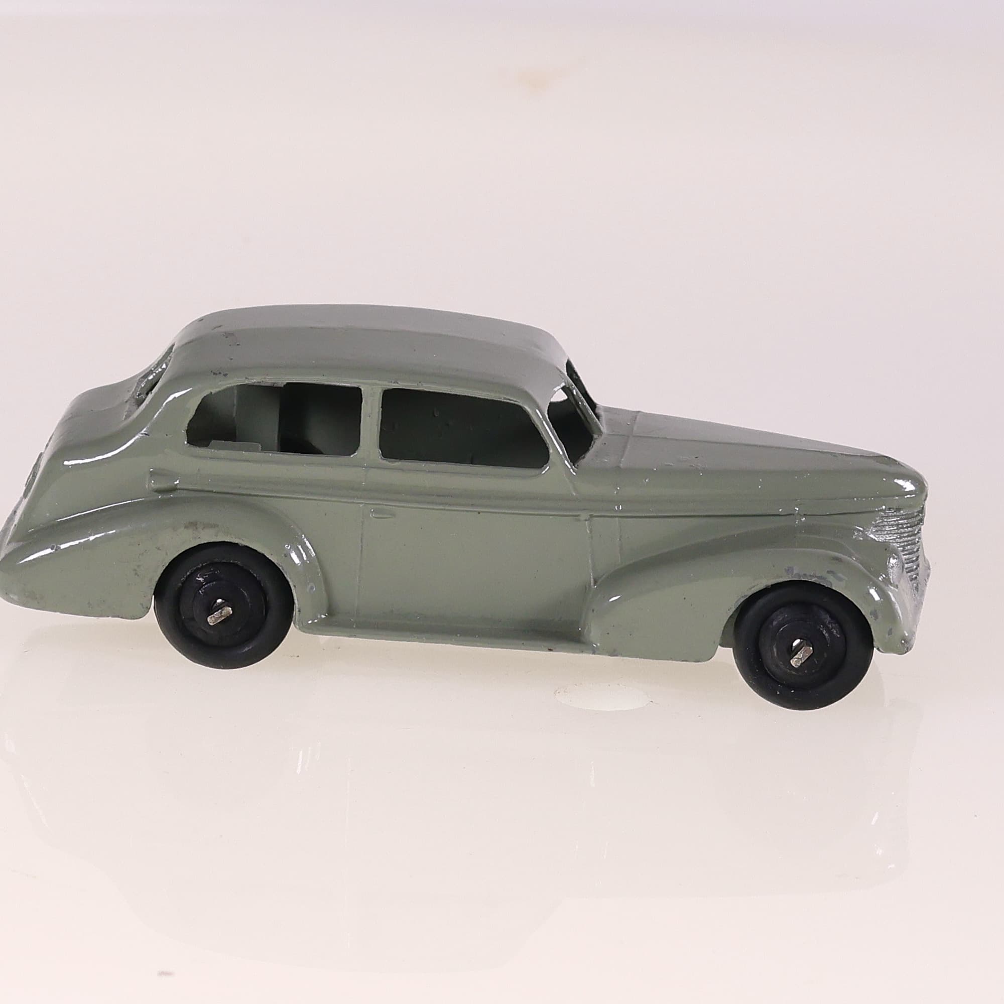 Dinky Toys GB 39B Oldsmobile Six sedan 1/43 Gris  — miniature 6