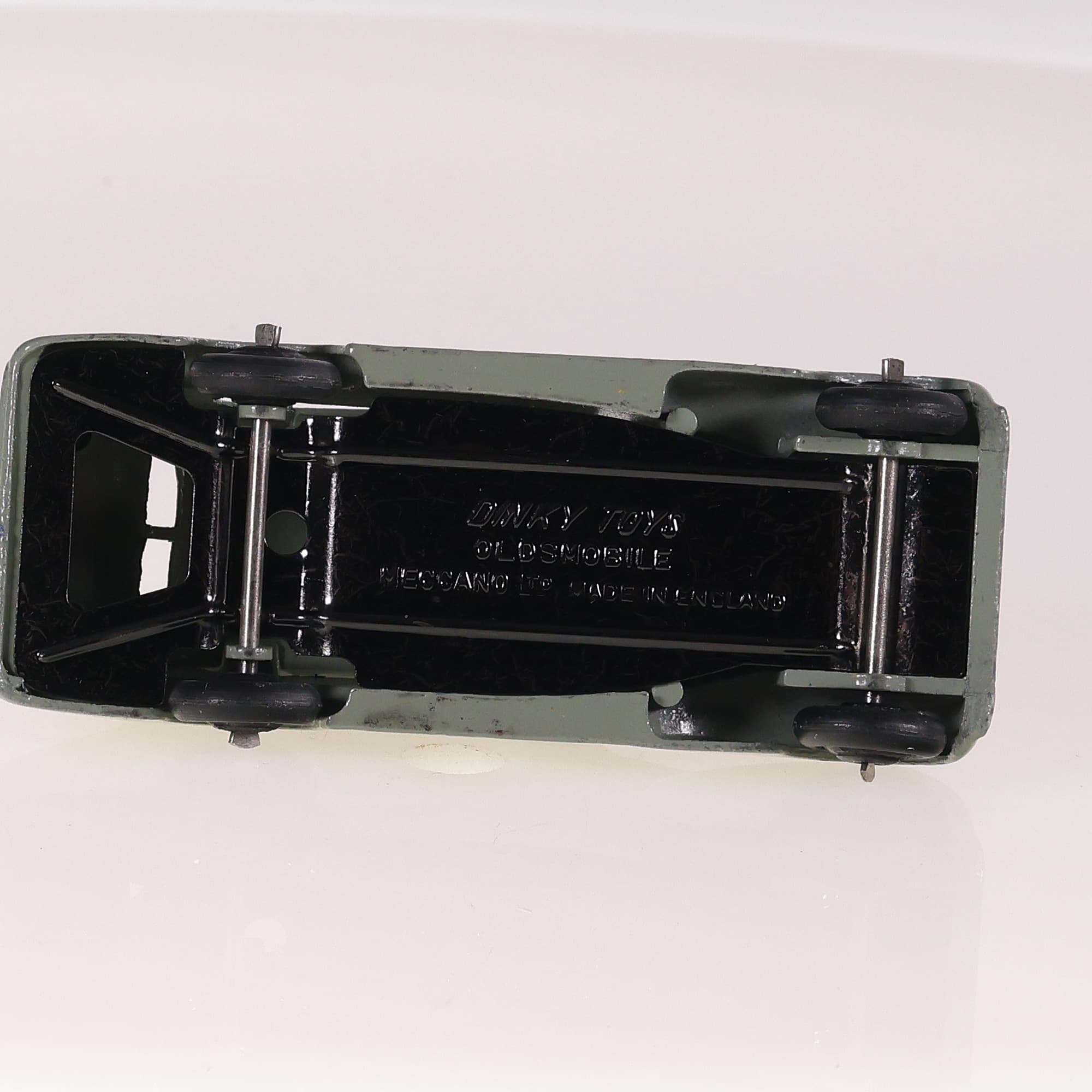 Dinky Toys GB 39B Oldsmobile Six sedan 1/43 Gris  — miniature 9