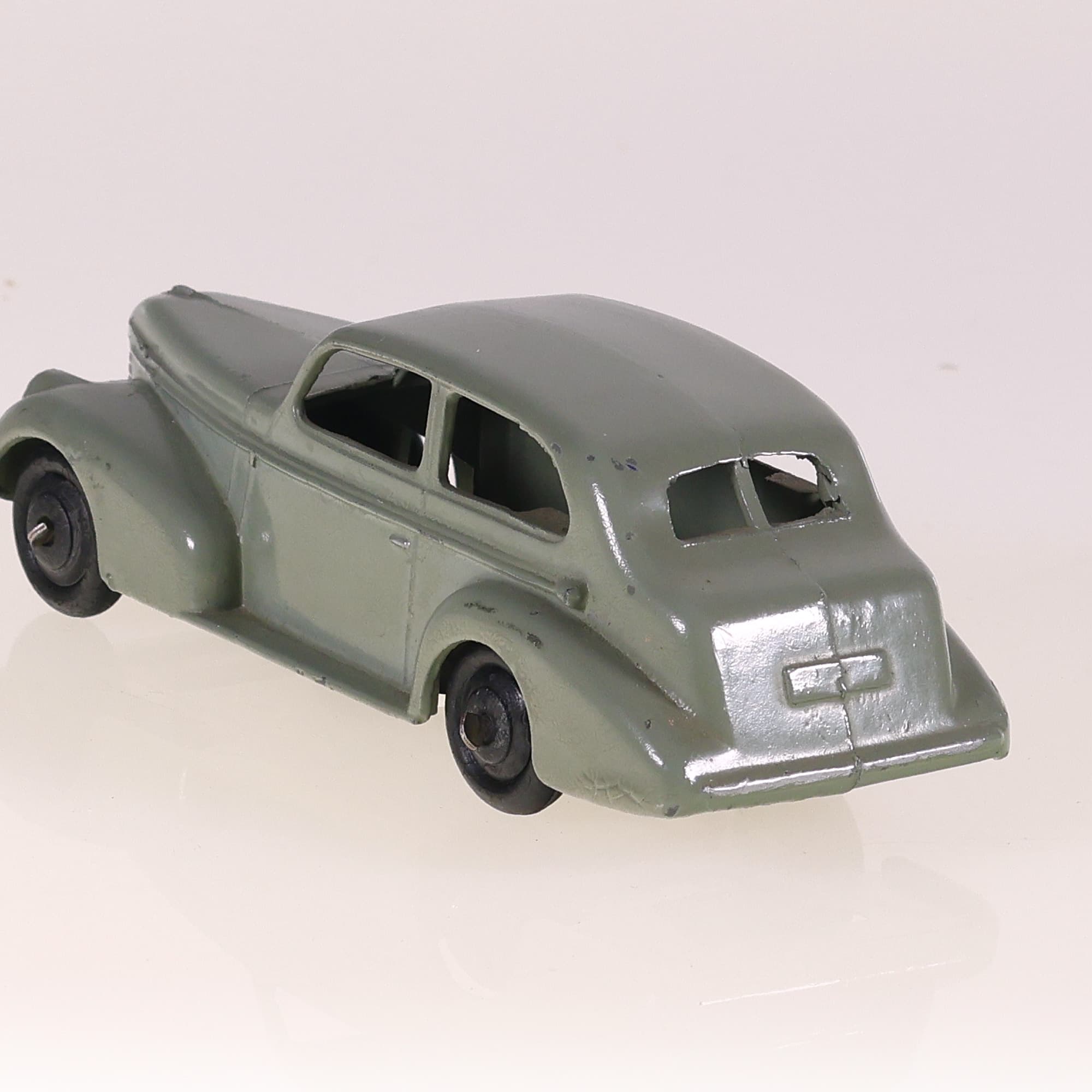 Dinky Toys 39B Oldsmobile six sedan 1/43 Vert sans boîte — miniature 3