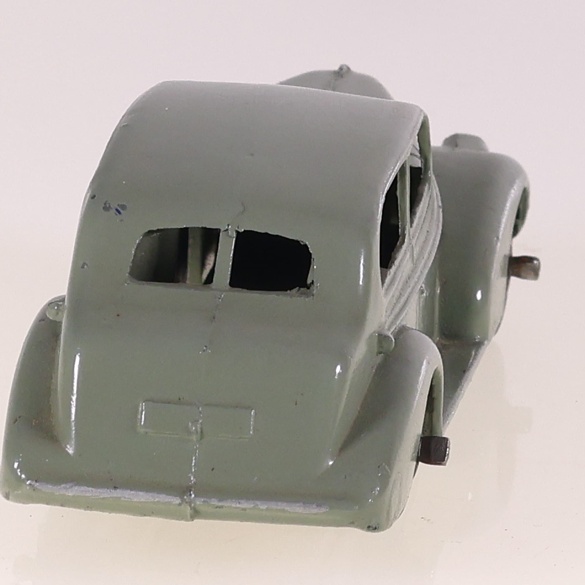 Dinky Toys 39B Oldsmobile six sedan 1/43 Vert sans boîte — miniature 4