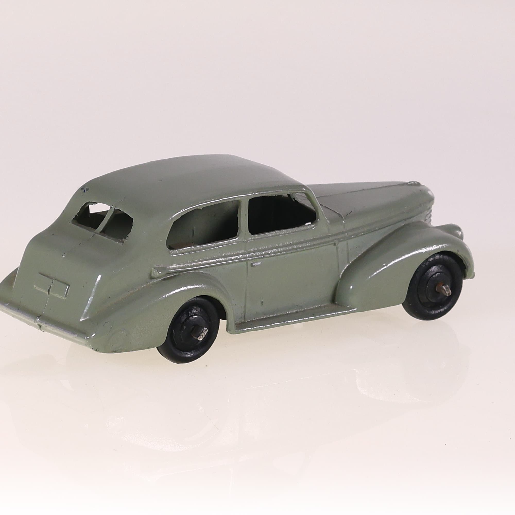 Dinky Toys 39B Oldsmobile six sedan 1/43 Vert sans boîte — miniature 5