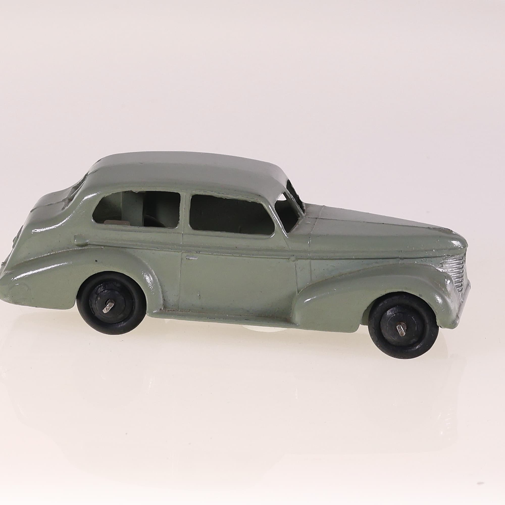 Dinky Toys 39B Oldsmobile six sedan 1/43 Vert sans boîte — miniature 6