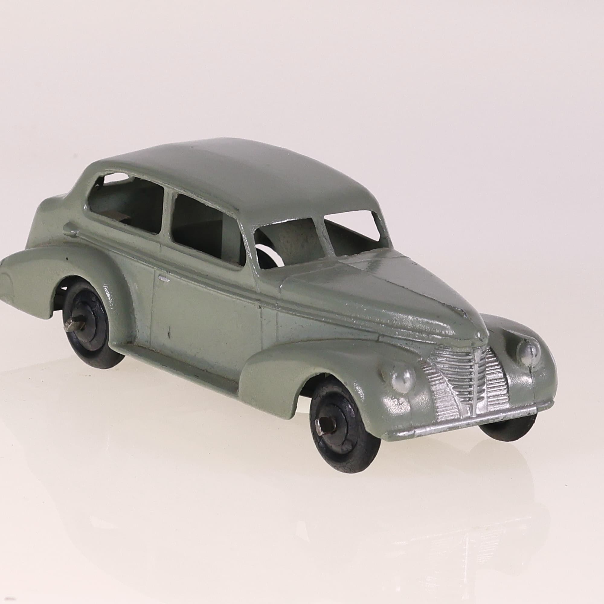 Dinky Toys 39B Oldsmobile six sedan 1/43 Vert sans boîte — miniature 7