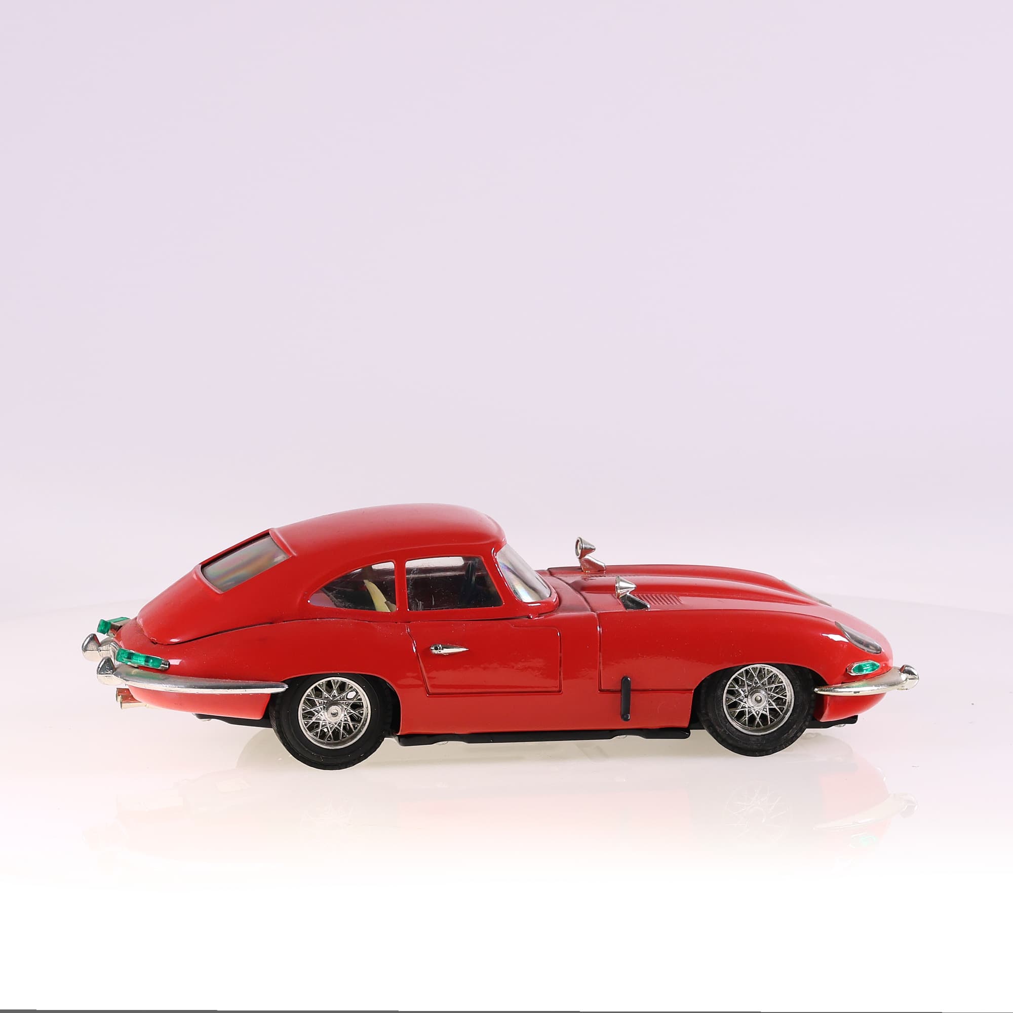 MF 342 Jaguar Type E 30 cm friction en métal Rouge sans boîte — miniature 6