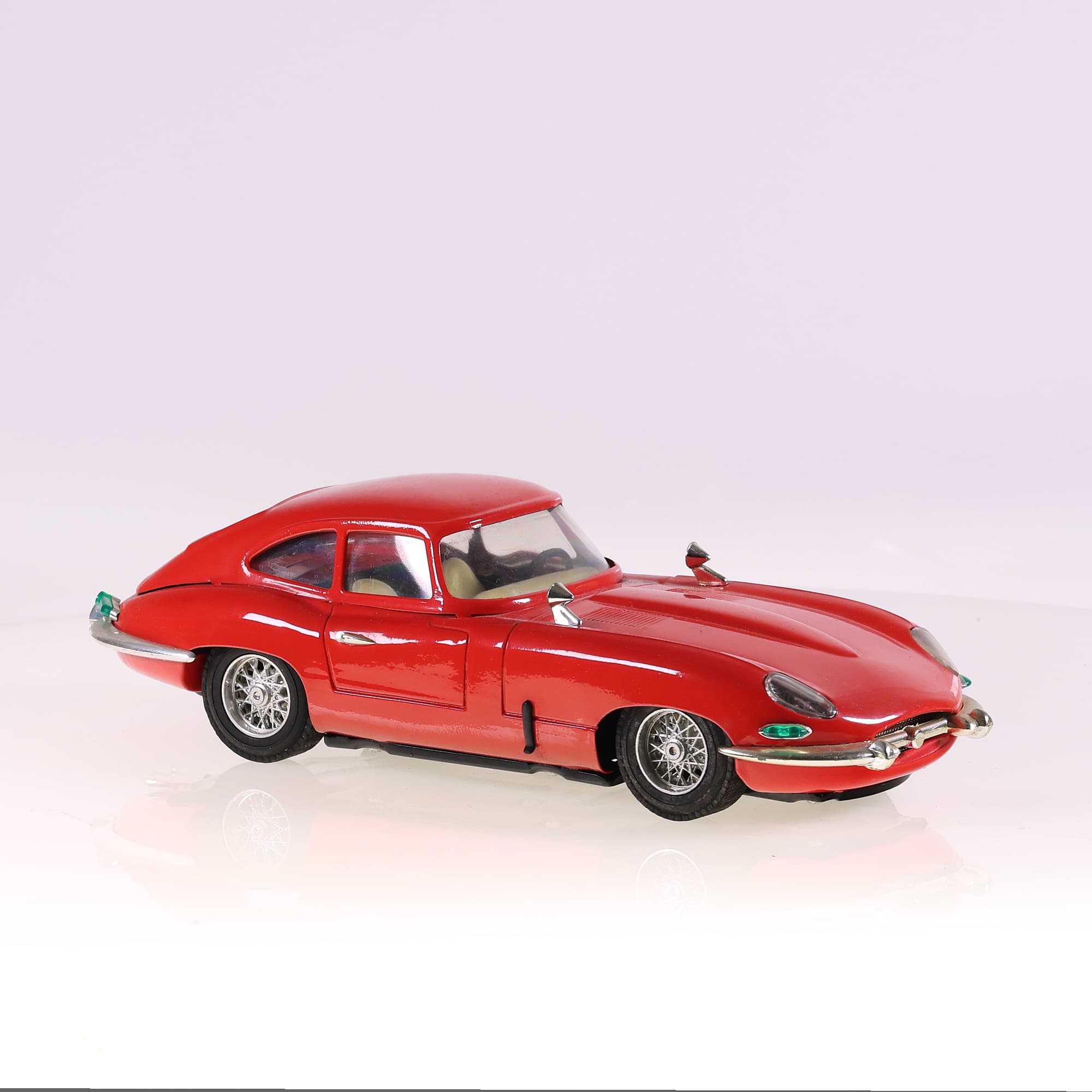 MF 342 Jaguar Type E 30 cm friction en métal Rouge sans boîte — miniature 7