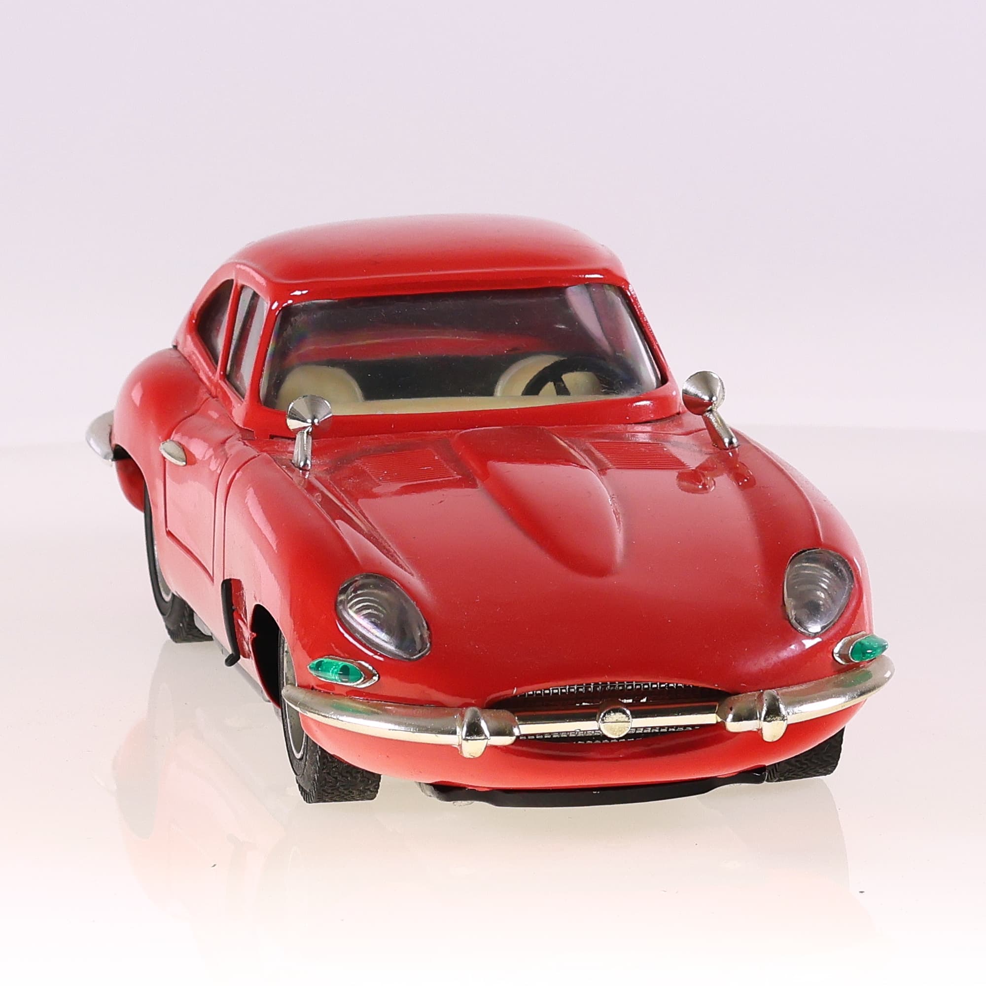 MF 342 Jaguar Type E 30 cm friction en métal Rouge sans boîte — miniature 8