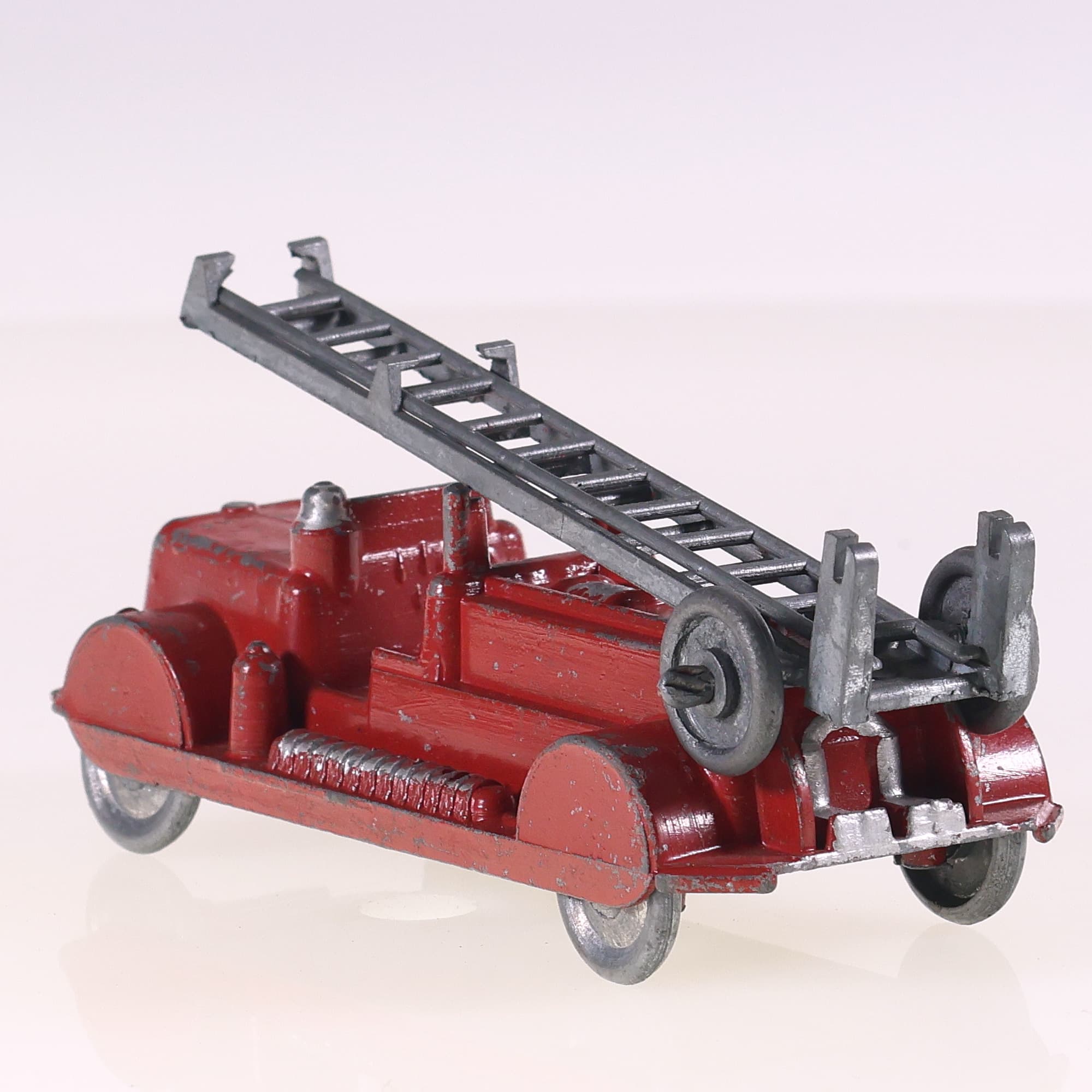 DCMT camion pompier échelle 11,5 cm ancien en métal — miniature 3