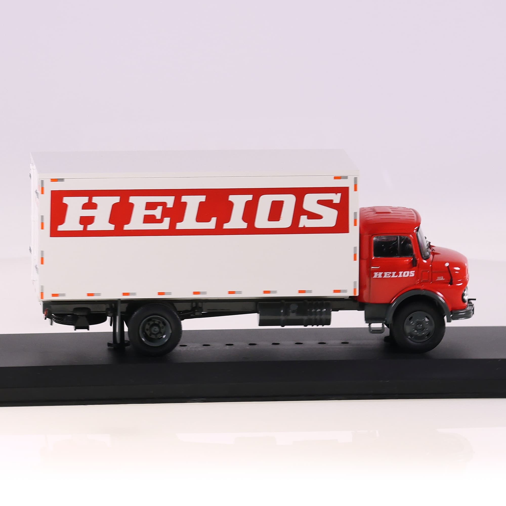 IXO TRU026 Mercedes-Benz L-1113 Helios 1969 1/43 Bicolore avec boîte — miniature 6