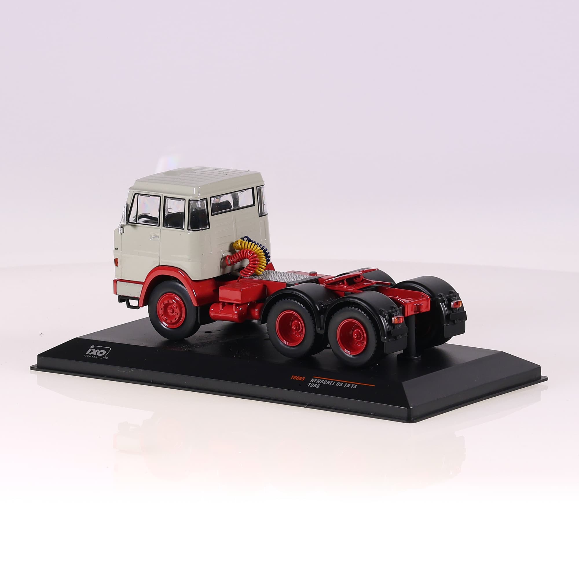 IXO TR085 Henschel HS 19 TS 1966 1966 1/43 camion avec boîte — miniature 3
