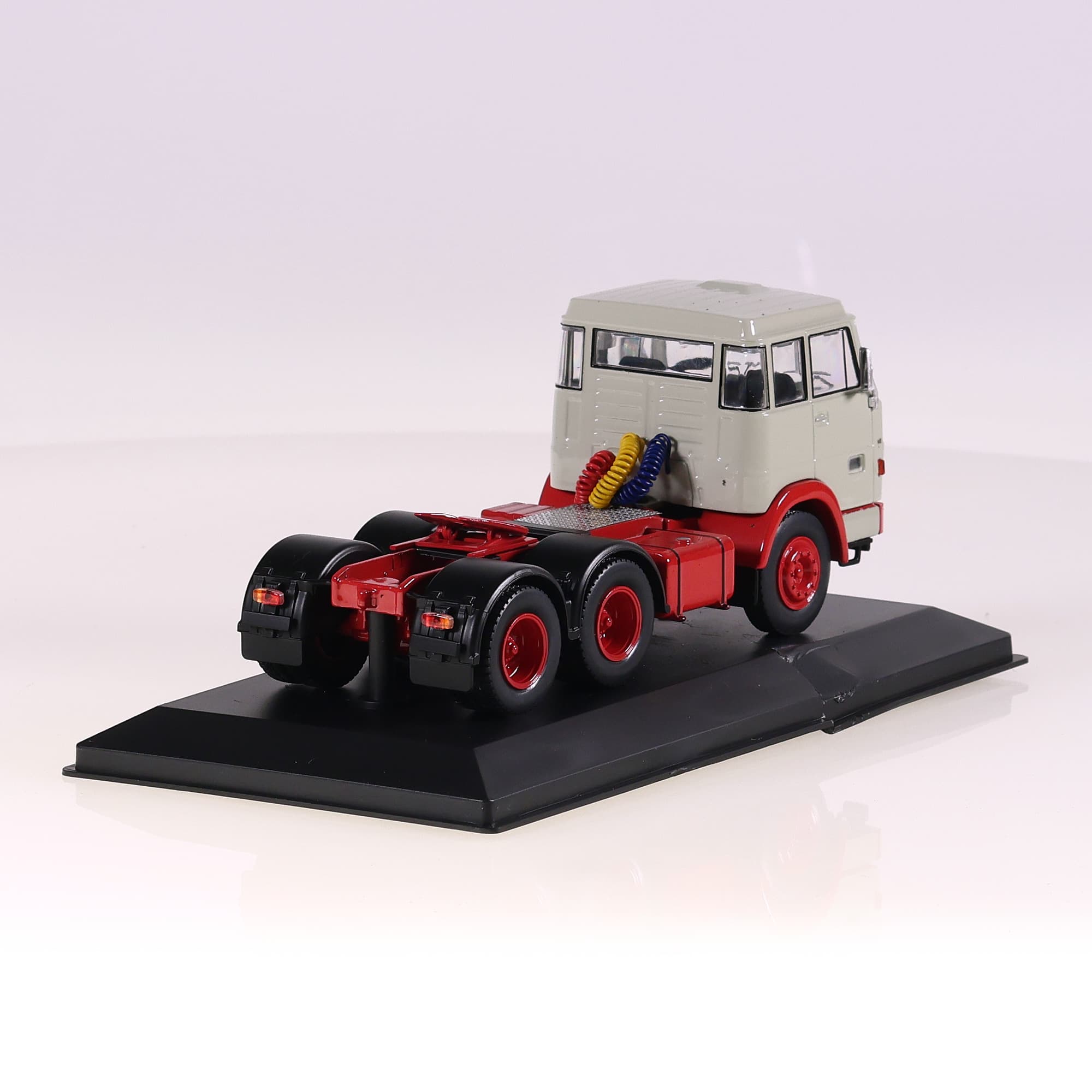 IXO TR085 Henschel HS 19 TS 1966 1966 1/43 camion avec boîte — miniature 5
