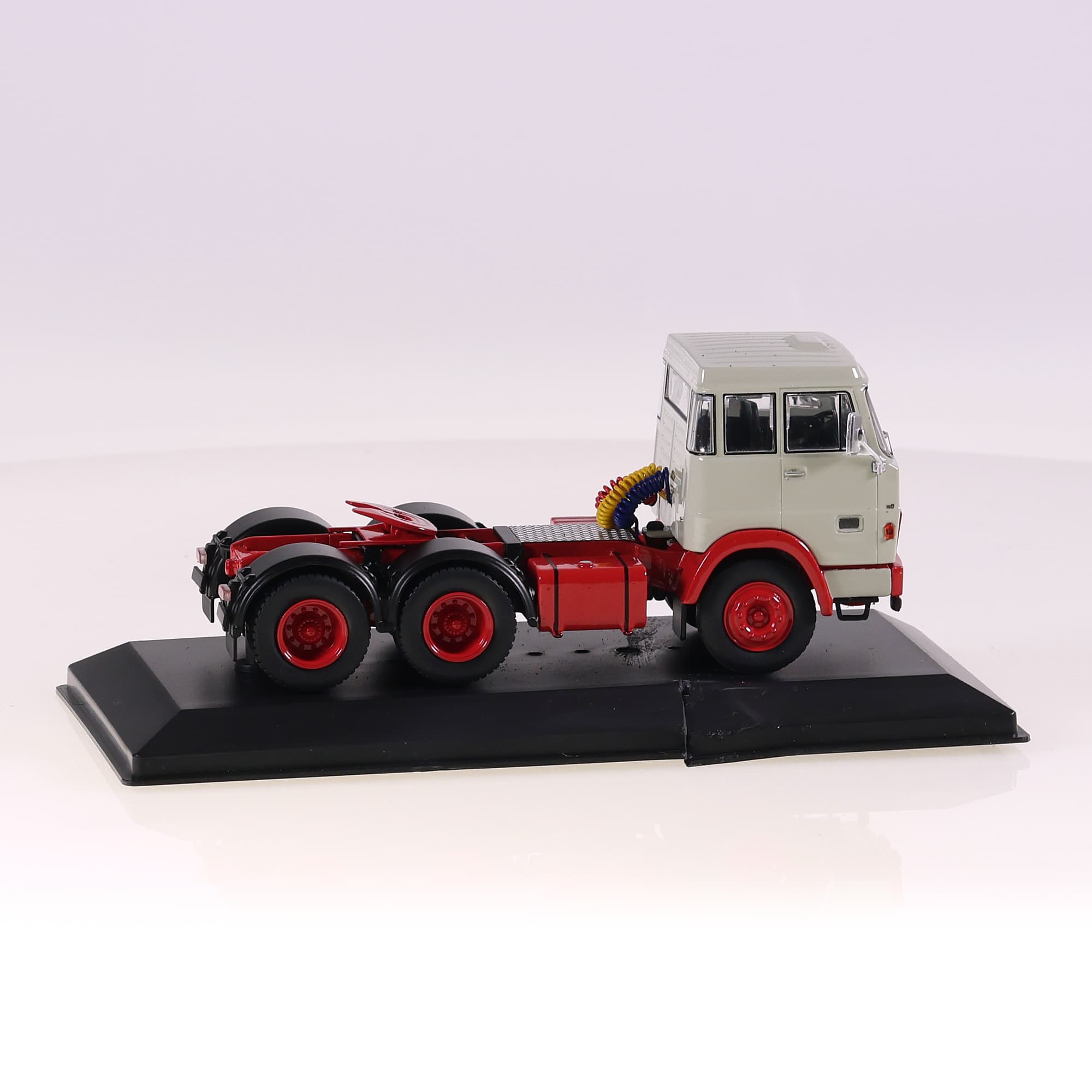 IXO TR085 Henschel HS 19 TS 1966 1966 1/43 camion avec boîte — miniature 6