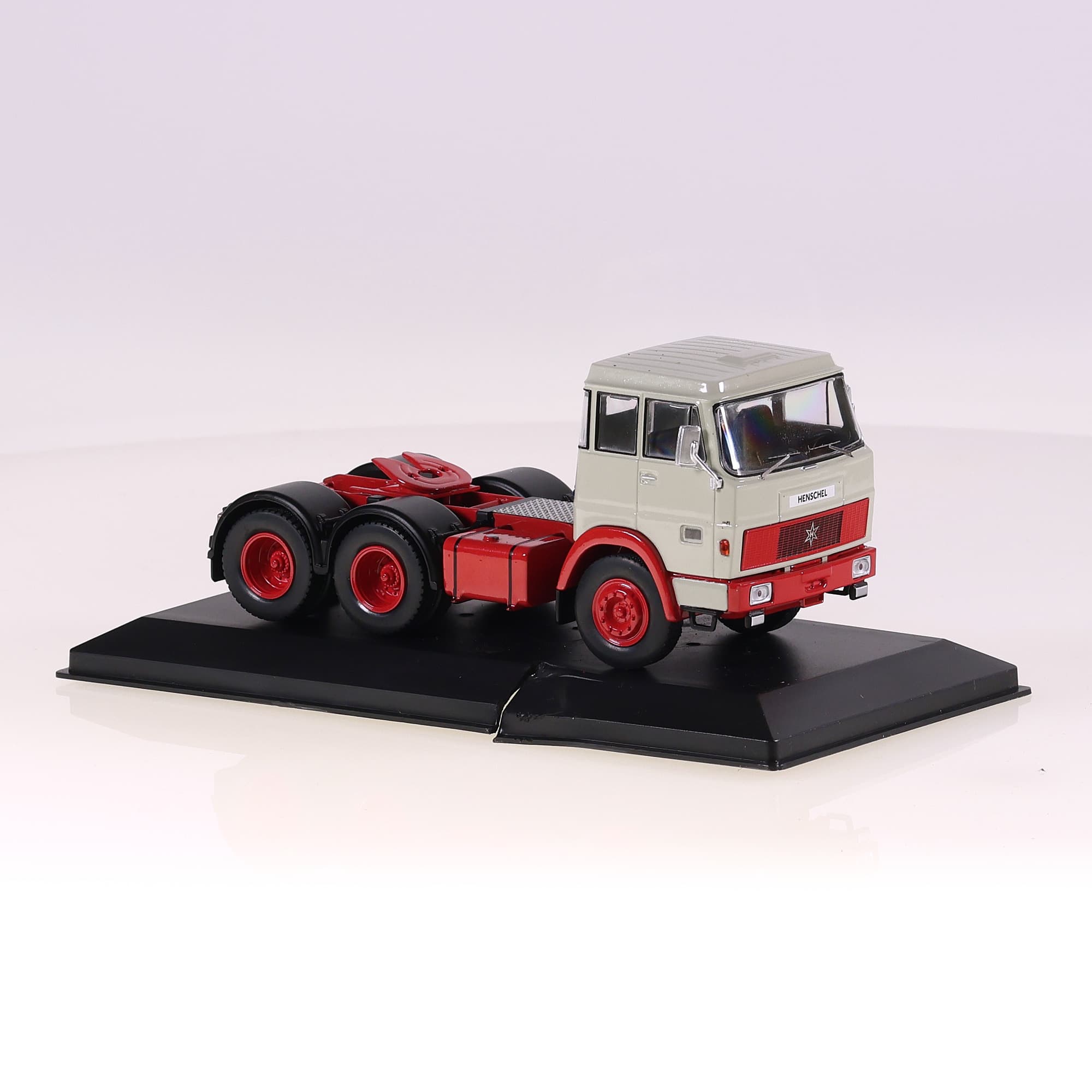 IXO TR085 Henschel HS 19 TS 1966 1966 1/43 camion avec boîte — miniature 7