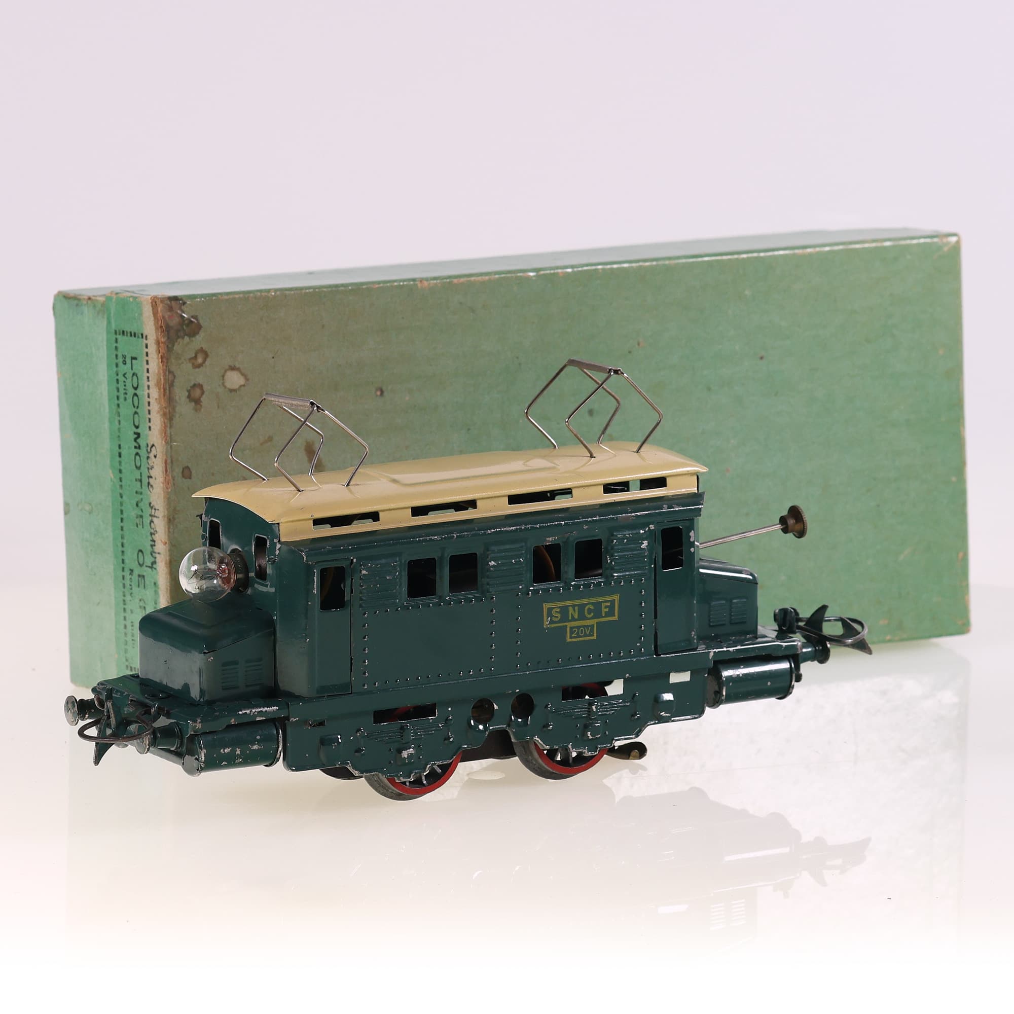Hornby locomotive SNCF 20V boîte à sel électrique en O O avec boîte
