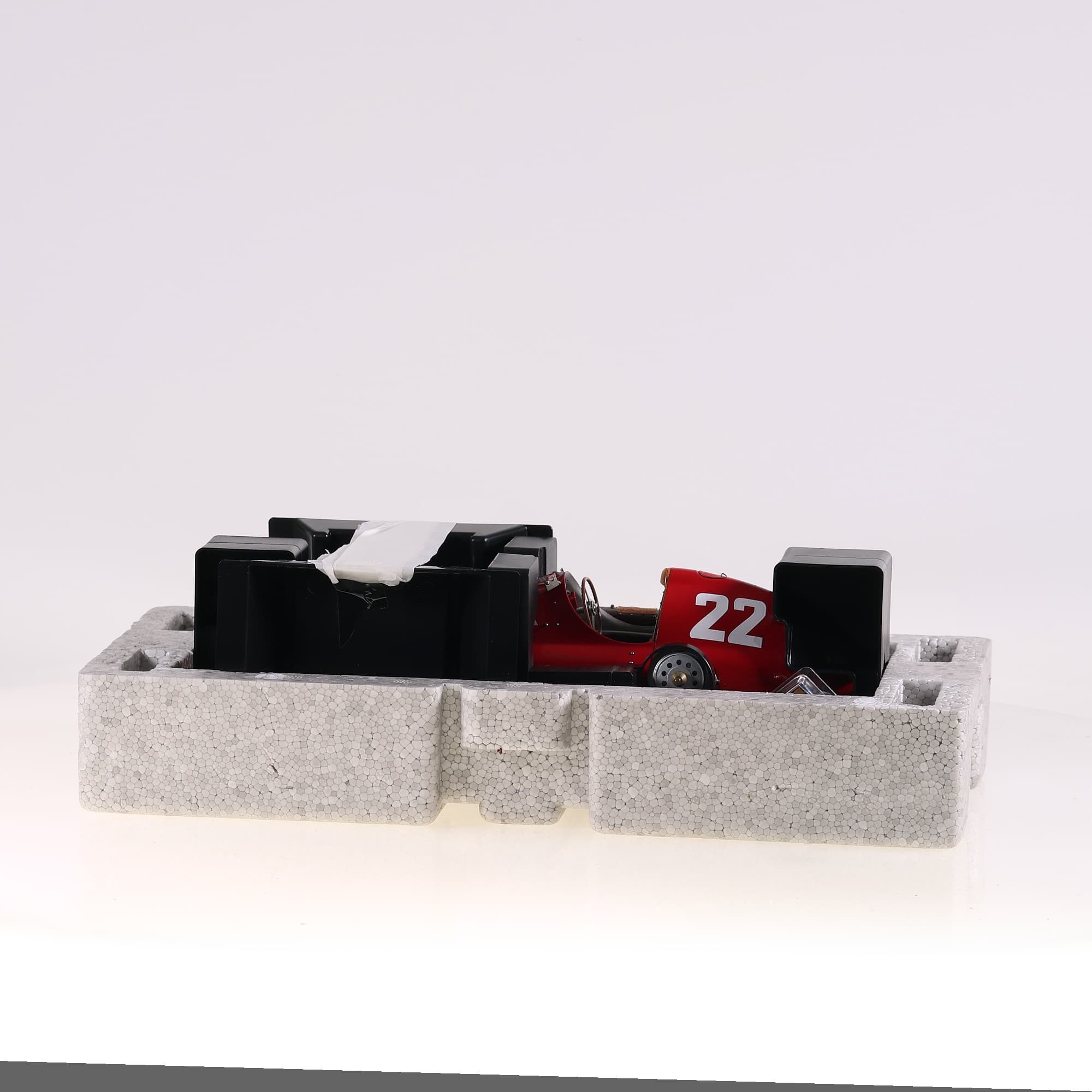 Exoto GPC97240 Alfa Romeo Alfetta 159 #22 1951 1/18 Rouge avec boîte — miniature 4