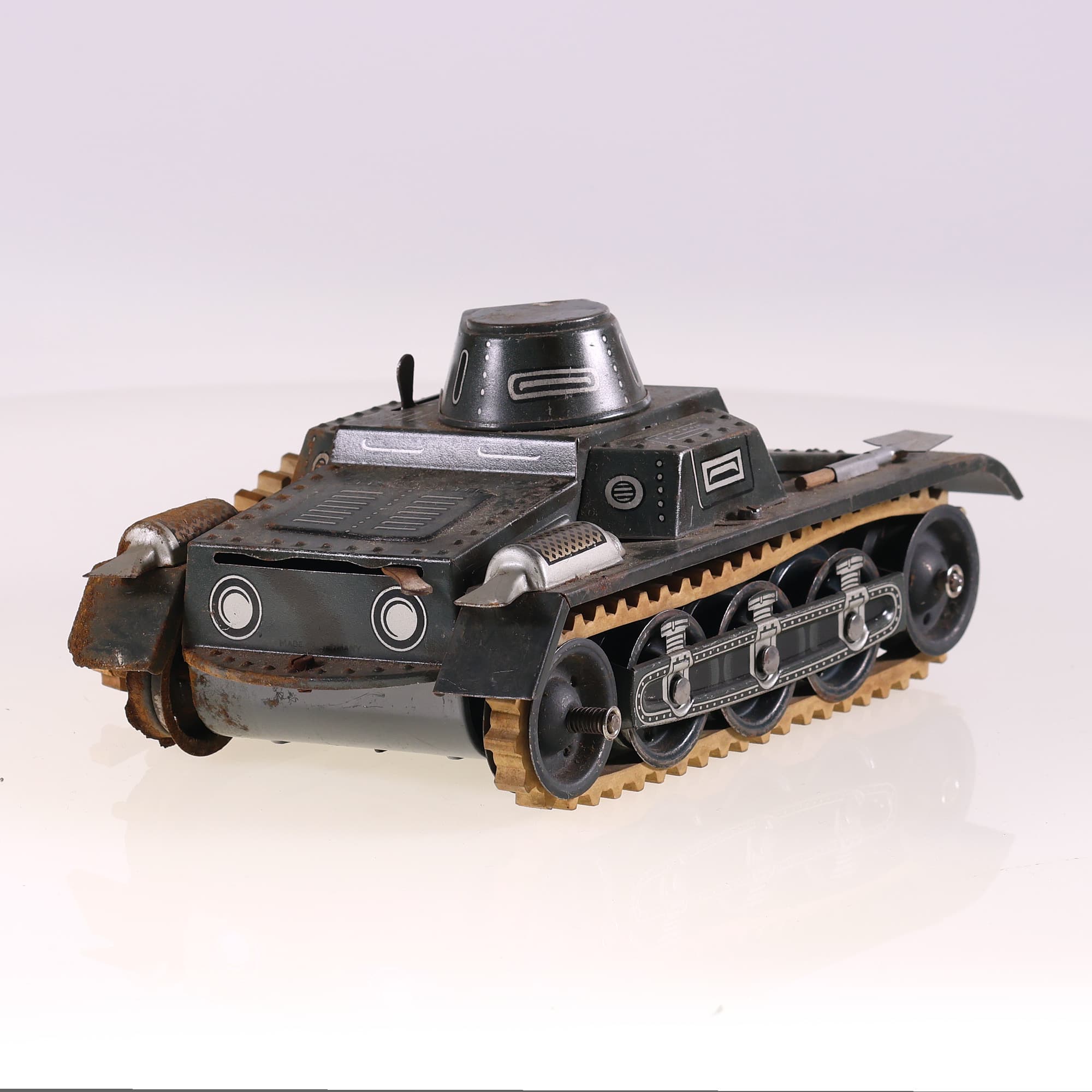 Gesha 65-6 Panzer mécanique pour restauration 19 cm Vert Grade D sans boîte — photo 1