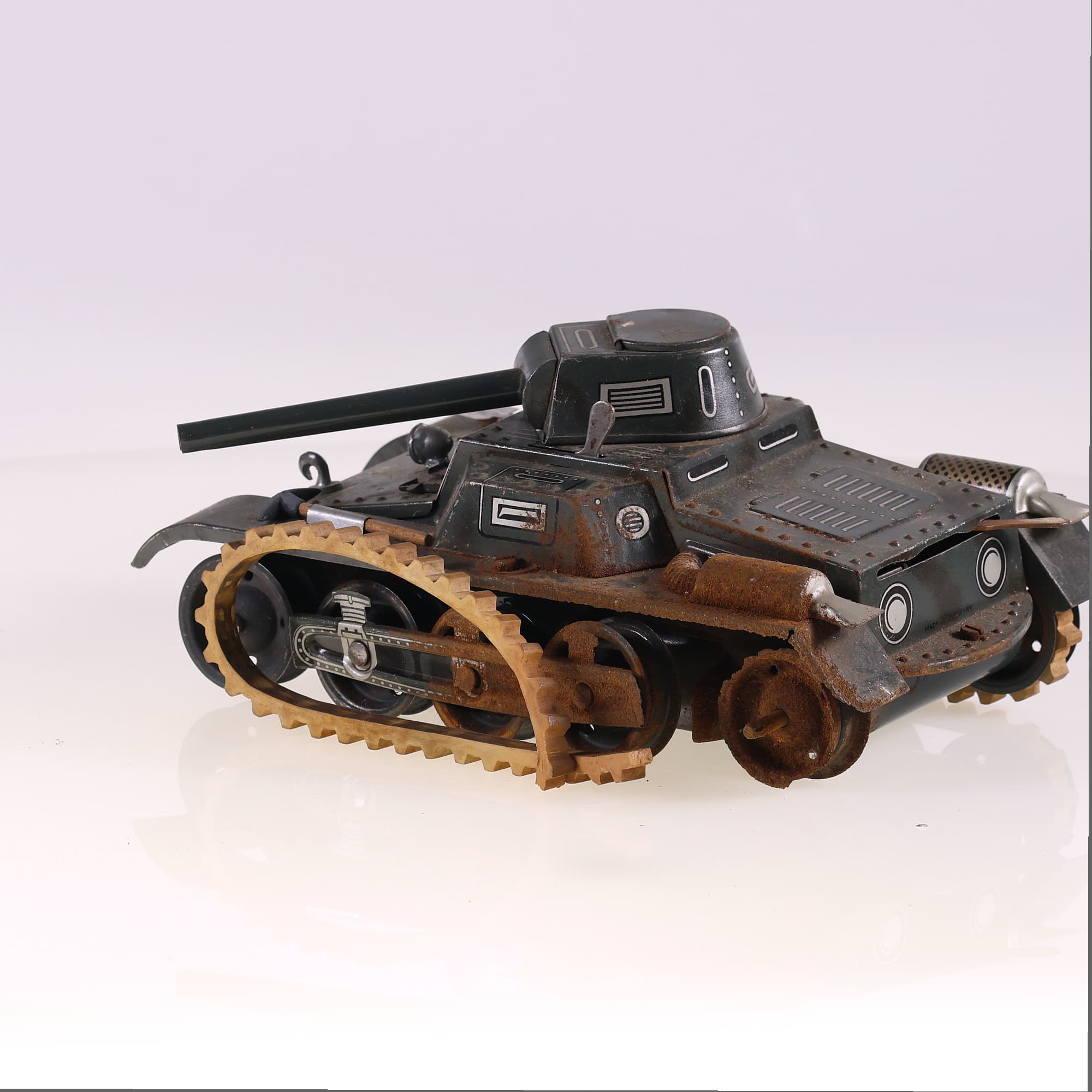 Gesha 65-6 Panzer mécanique pour restauration 19 cm Vert Grade D sans boîte — miniature 2