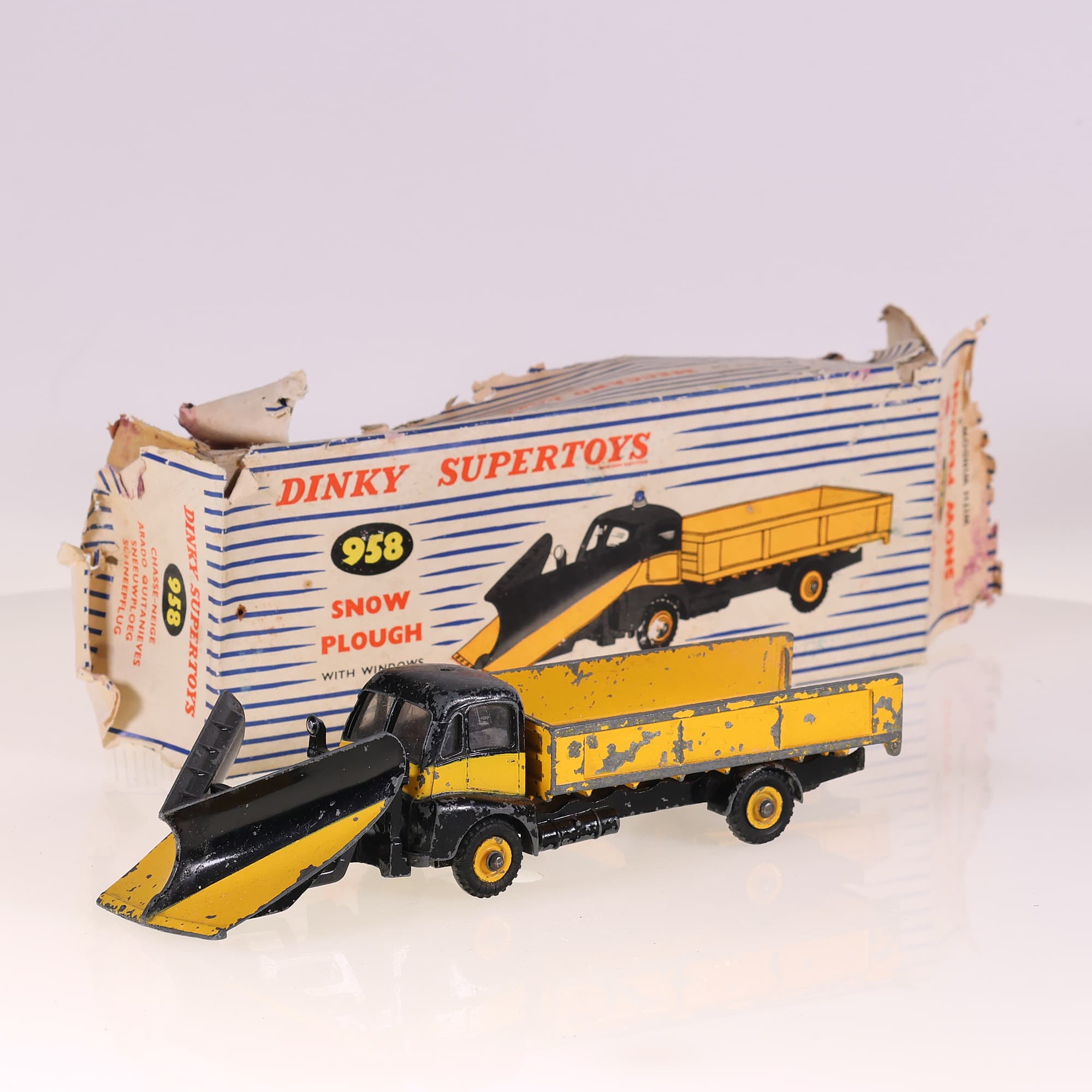 Dinky Toys 958 Guy Snow Plough with Windows 1/43 pour restaurer